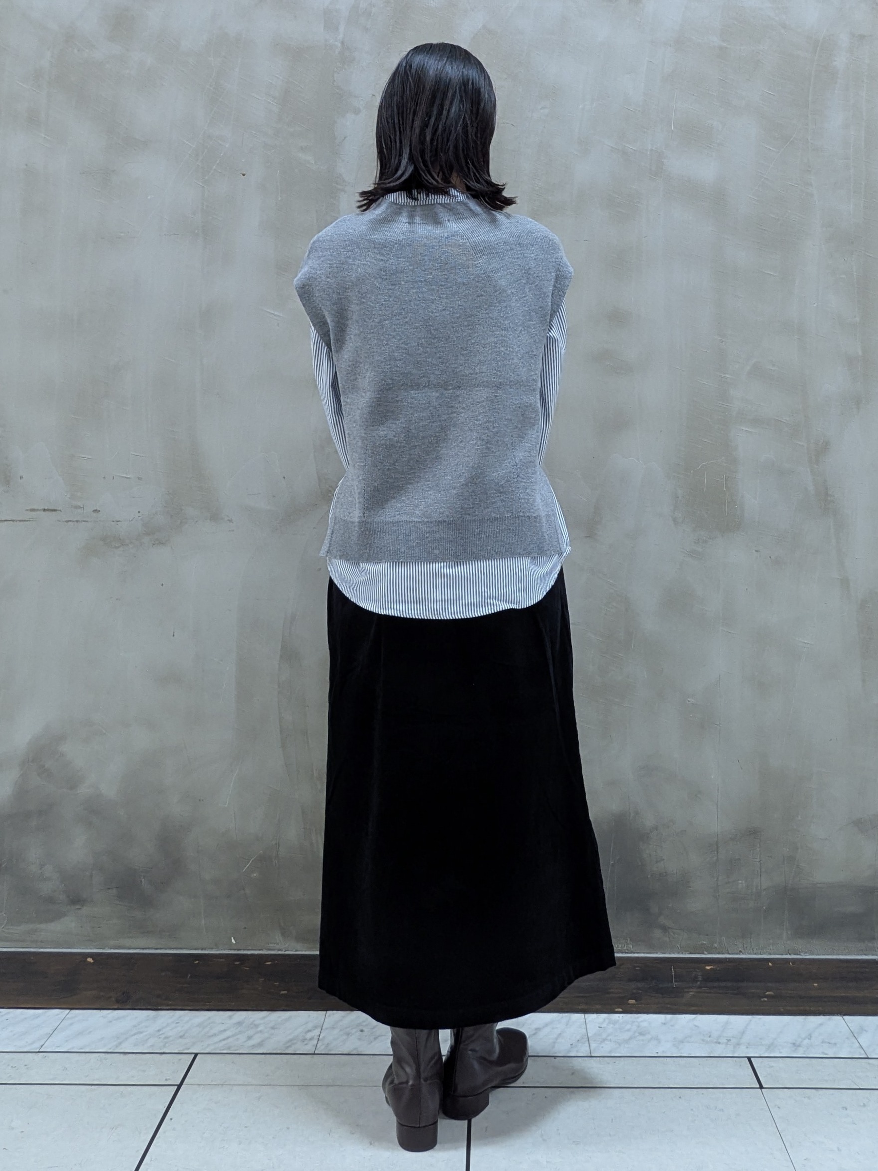 shioさんの「grove｜【2点セット/時短・着回し】着るだけでコーデが完成 ニットベスト&times;シャツ」を使ったコーディネート