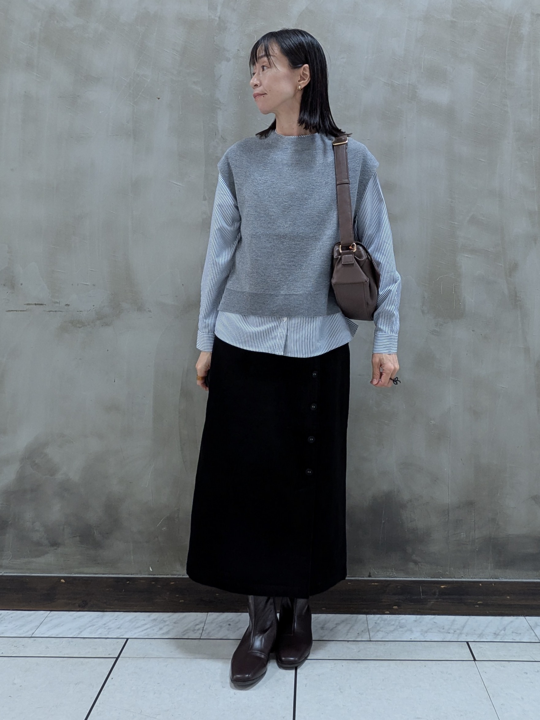 shioさんの「grove｜【2点セット/時短・着回し】着るだけでコーデが完成 ニットベスト&times;シャツ」を使ったコーディネート