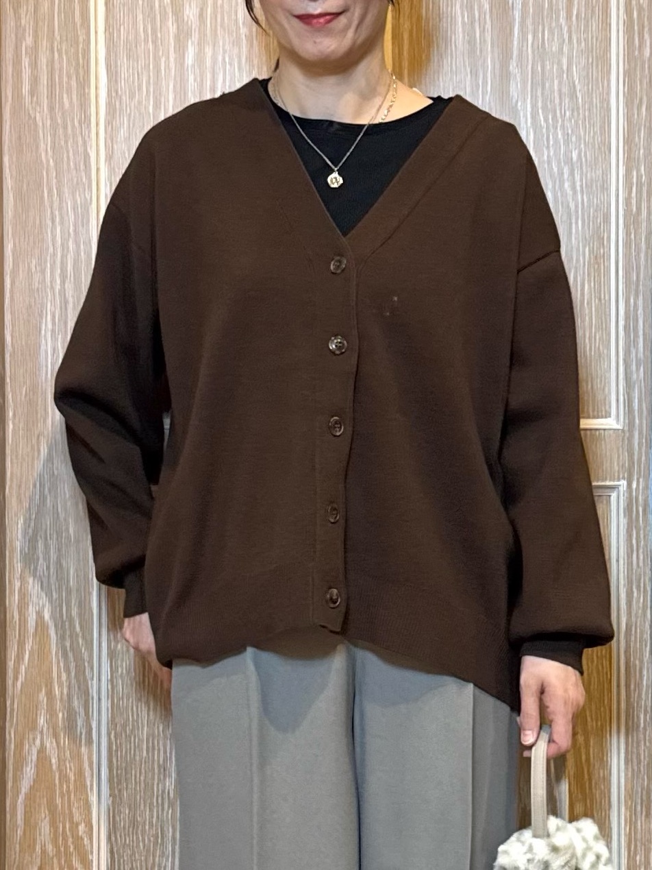 KAORIさんの「SHOO･LA･RUE｜【毛玉になりにくい/S-LL/洗濯機可/体型カバー】Vネックゆったりカーディガン」を使ったコーディネート