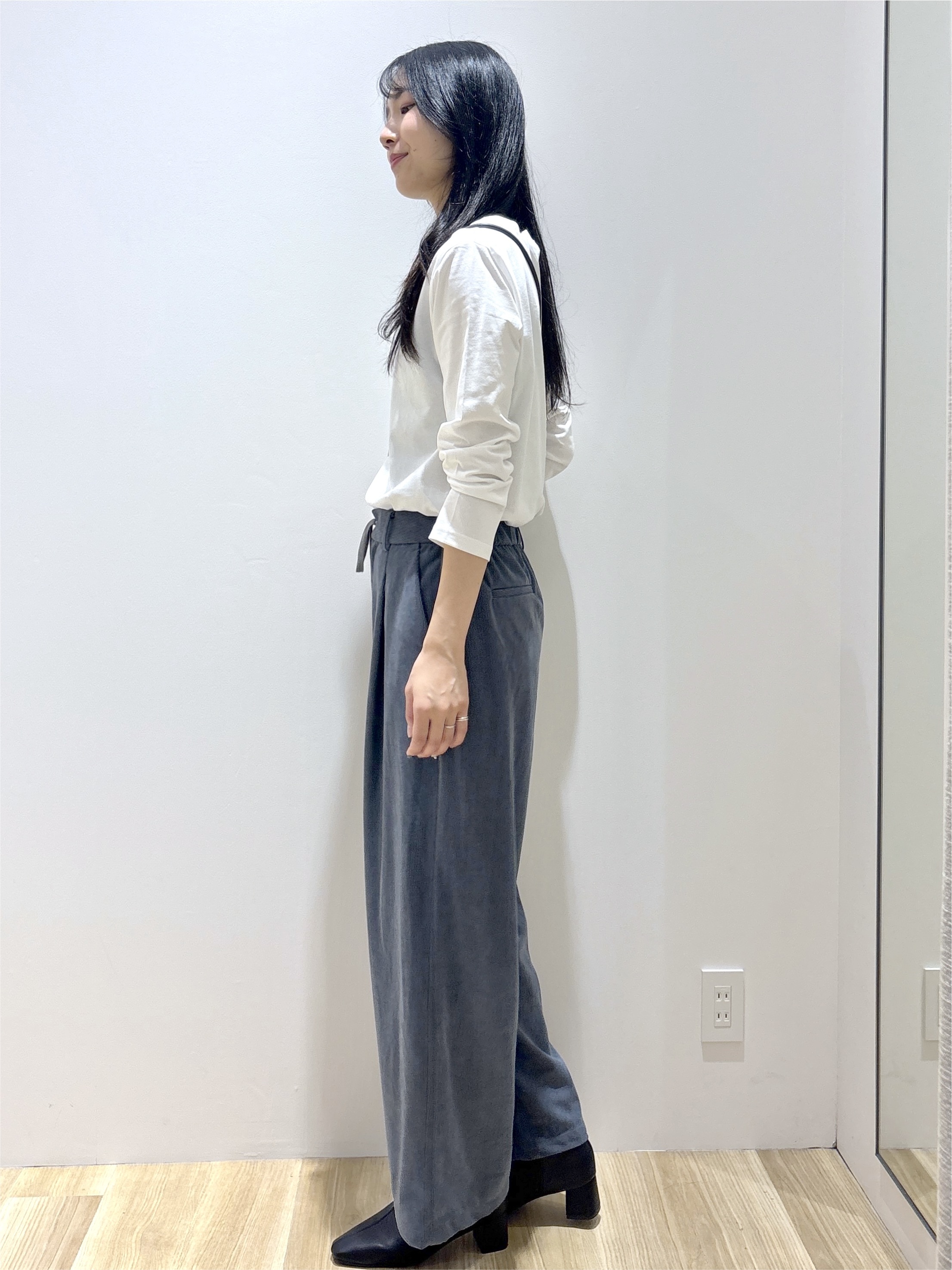 sachikoさんの「OPAQUE.CLIP｜ロゴアソートロングTシャツ【洗濯機OK】」を使ったコーディネート