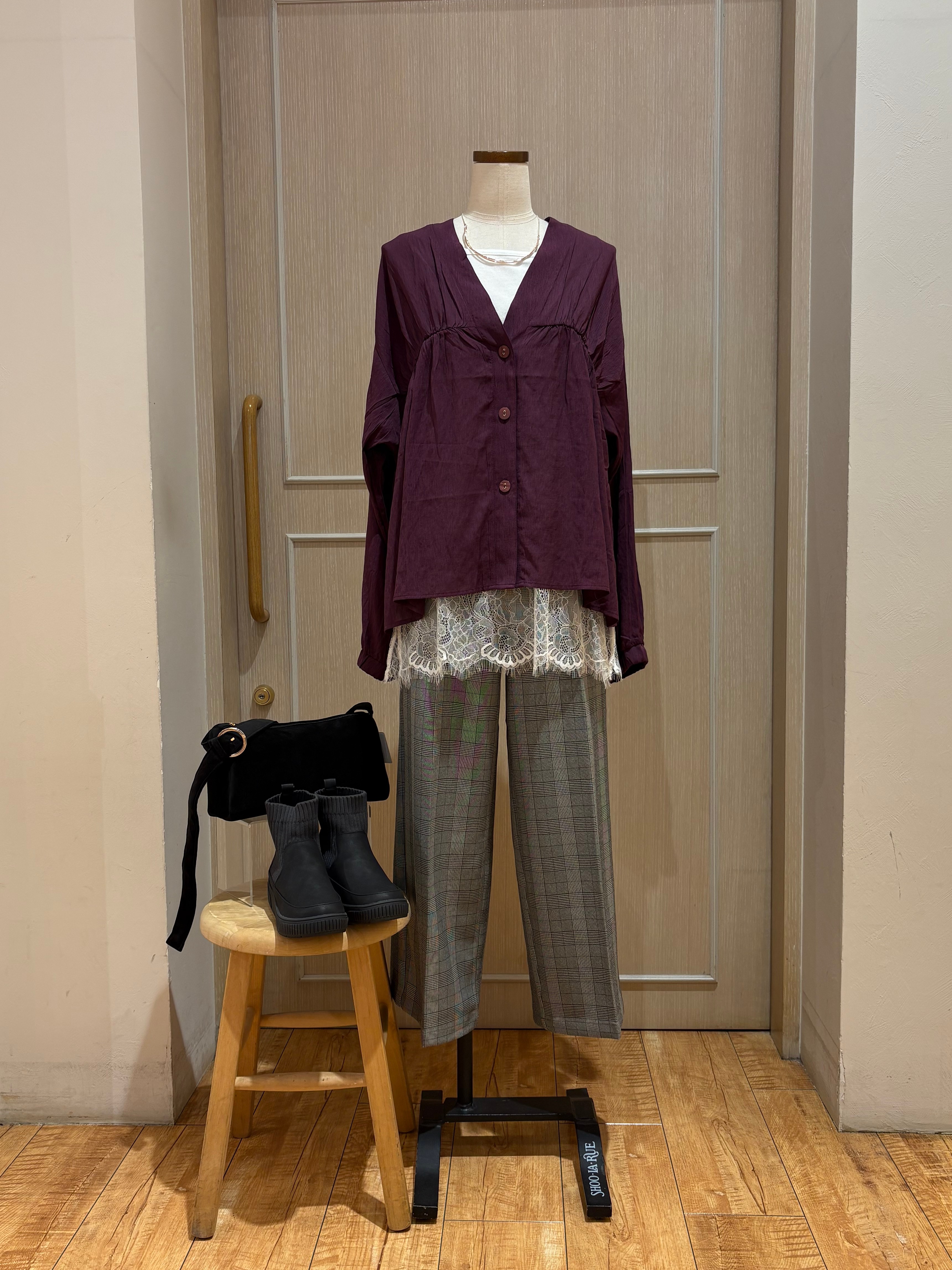 まるよOTさんの「SHOO･LA･RUE｜【S-LL/洗濯機可】着痩せシルエット シャーリングシャツカーディガン」を使ったコーディネート