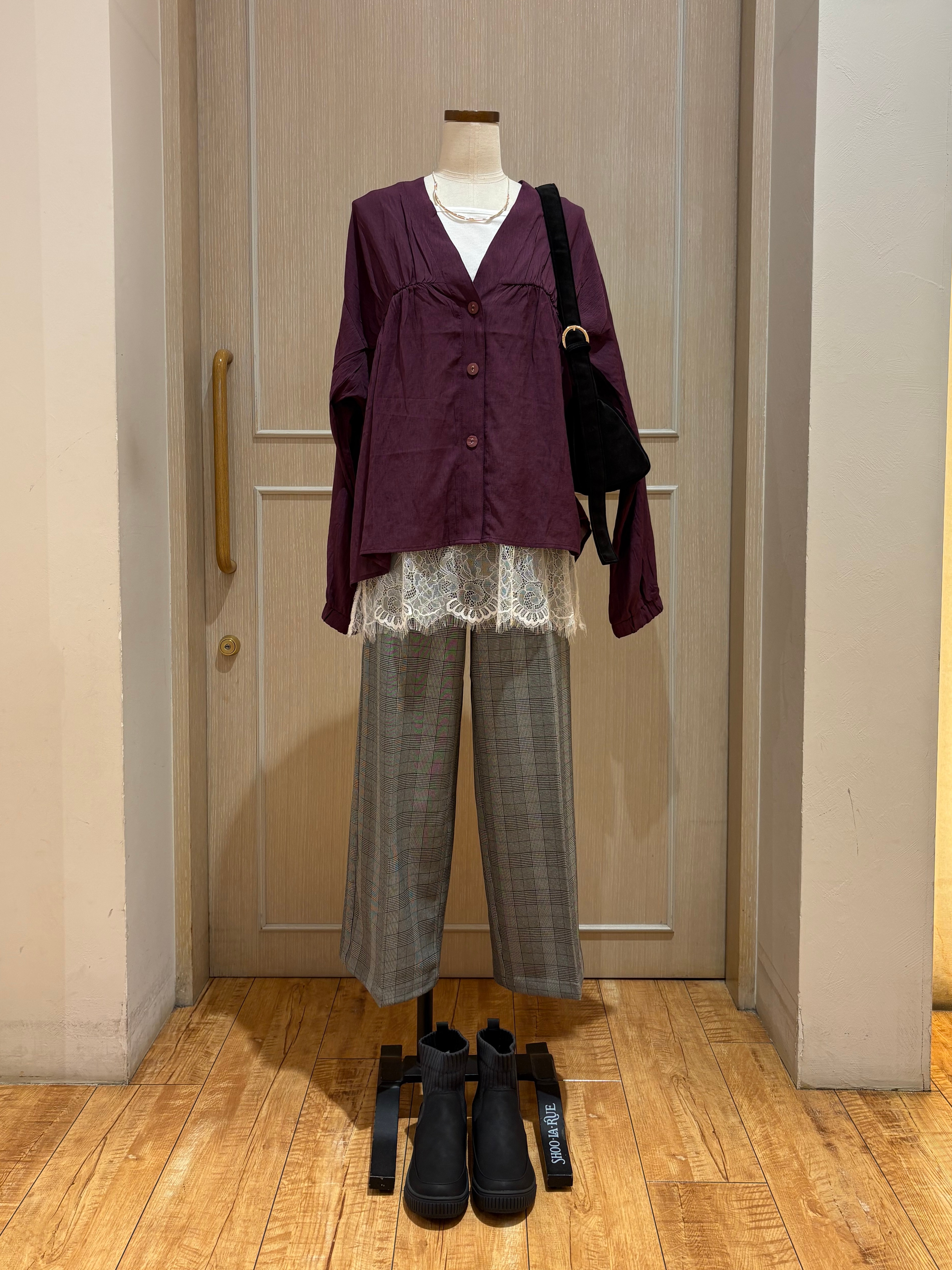 まるよOTさんの「SHOO･LA･RUE｜【S-LL/洗濯機可】着痩せシルエット シャーリングシャツカーディガン」を使ったコーディネート