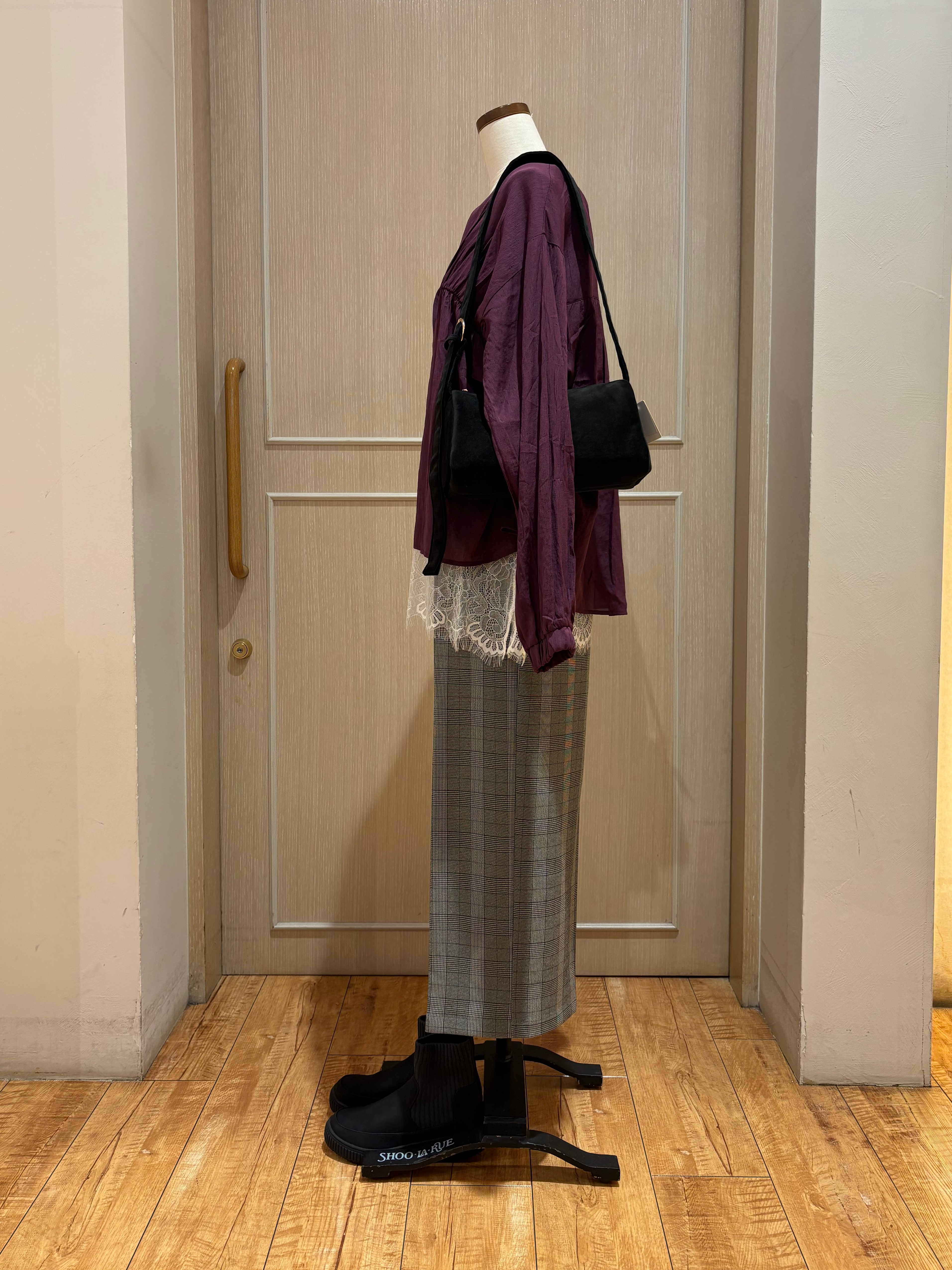 まるよOTさんの「SHOO･LA･RUE｜【S-LL/洗濯機可】着痩せシルエット シャーリングシャツカーディガン」を使ったコーディネート