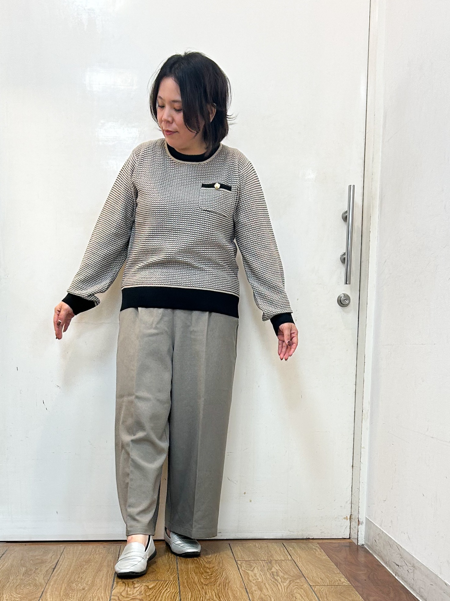 haruさんの「SHOO･LA･RUE｜【洗濯後しわになりにくい/S-LL】裾ドロストフリルブルゾン」を使ったコーディネート