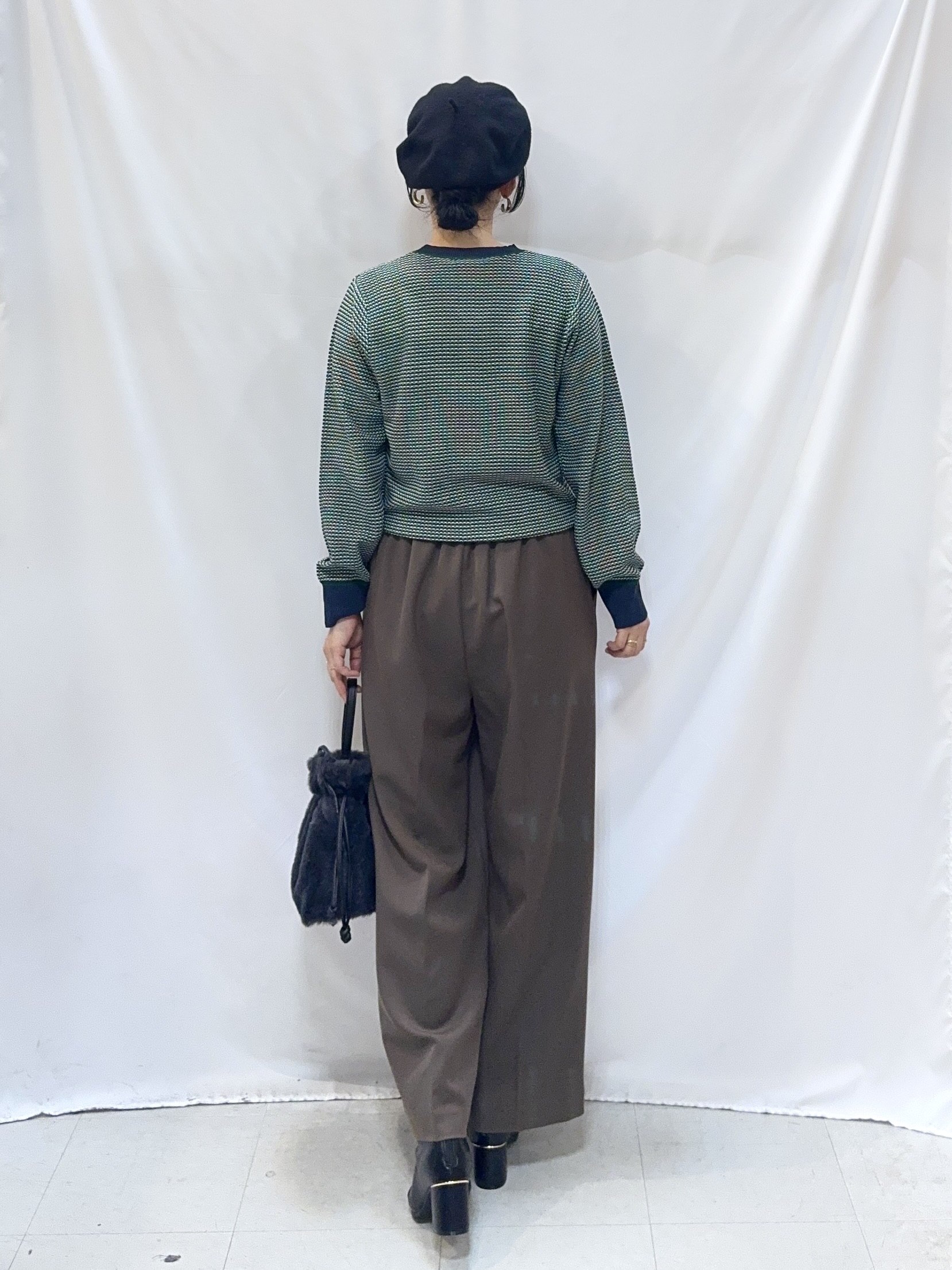 𝐇𝐢𝐫𝐨𝐦𝐢さんの「SHOO･LA･RUE｜【S-LL/洗濯機可】1枚でサマになる カノコ編み配色クルーネックニット」を使ったコーディネート