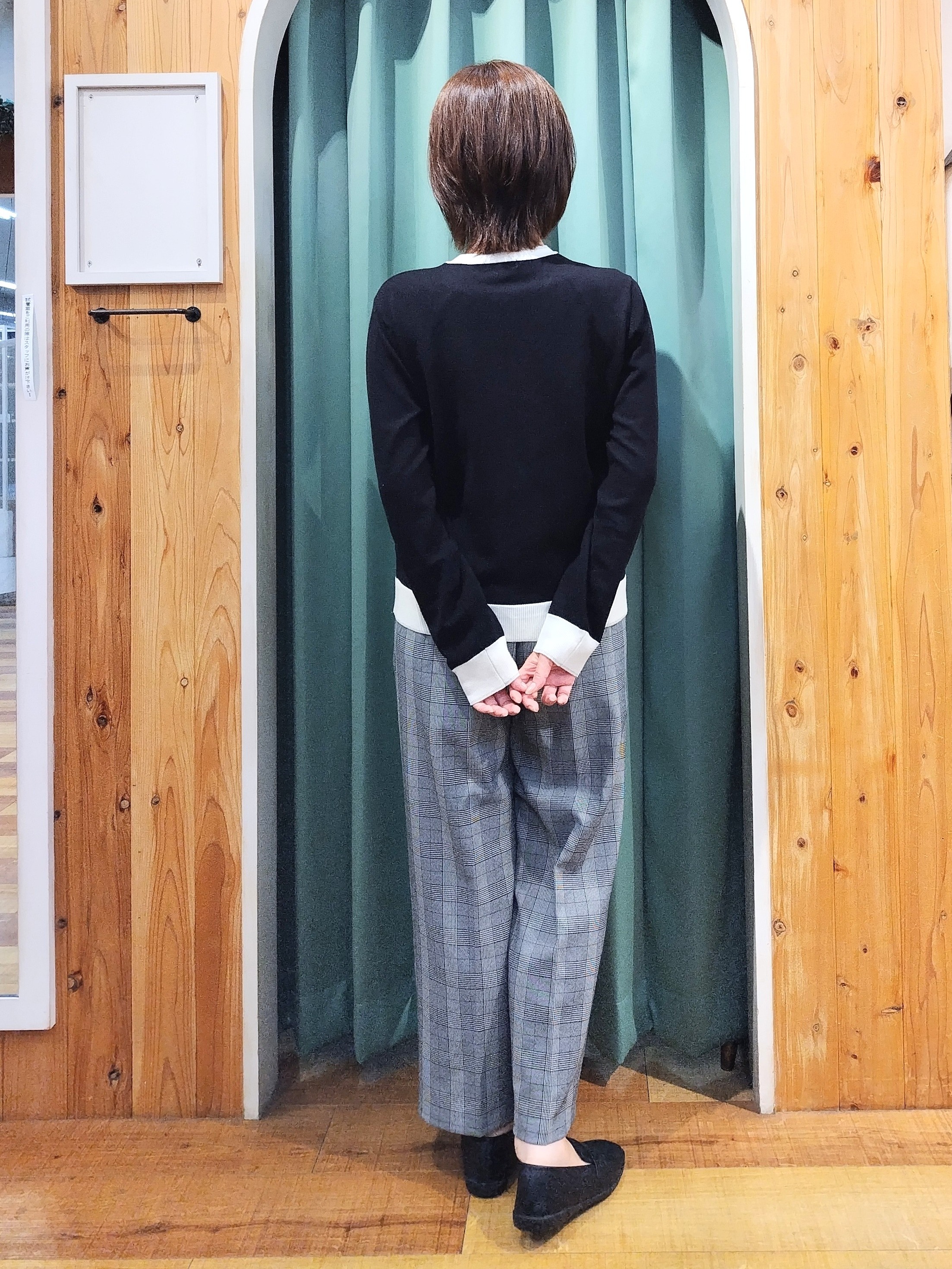 ショーコラさんの「SHOO･LA･RUE｜【S-LL/洗濯機可】配色使いが目を惹く クルーネックニットカーディガン」を使ったコーディネート