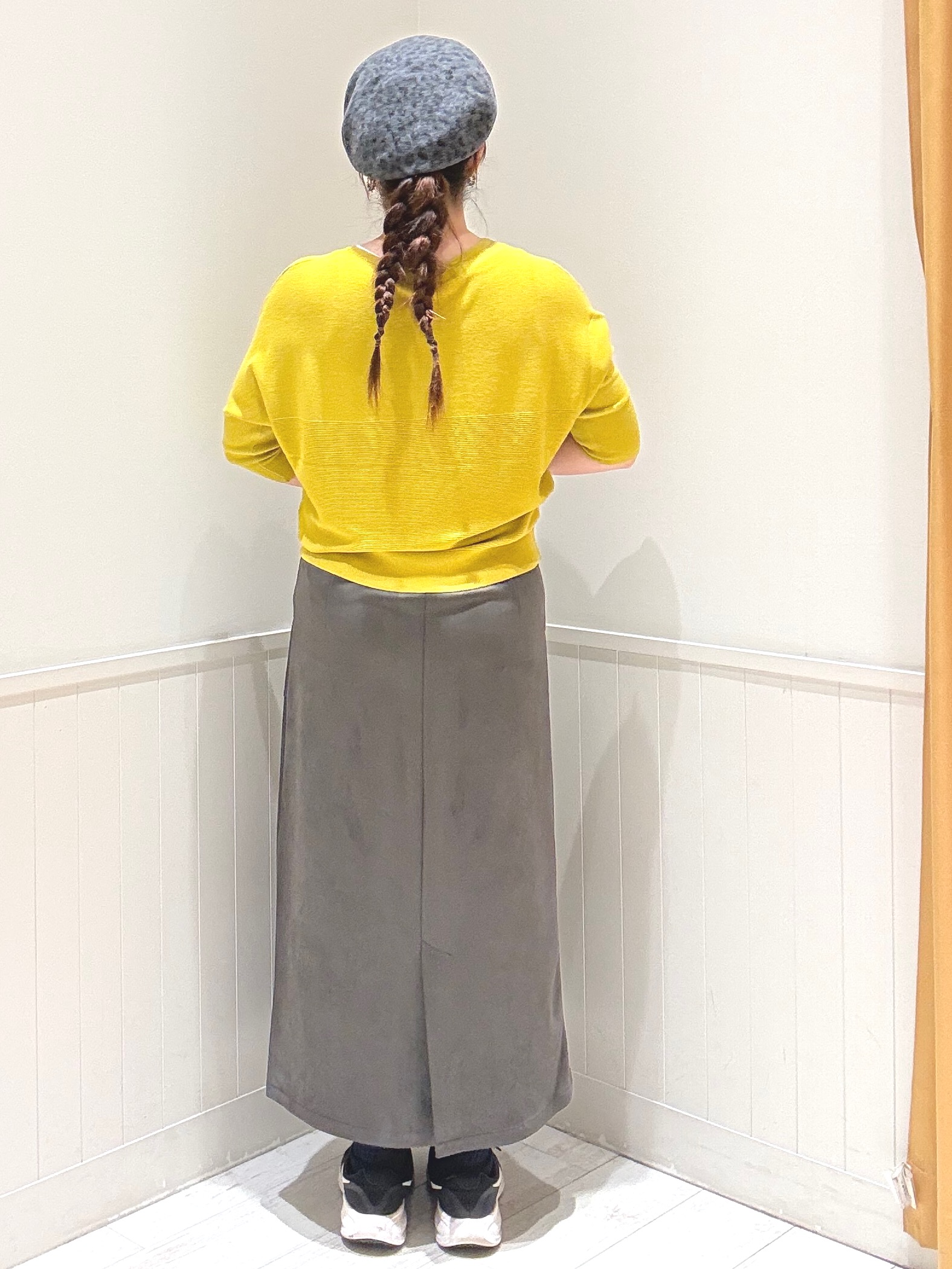 まっつんさんの「SHOO･LA･RUE｜【毛玉になりにくい/洗濯機可】パールで手元美しく 7分袖とろみガータードルマンニット」を使ったコーディネート