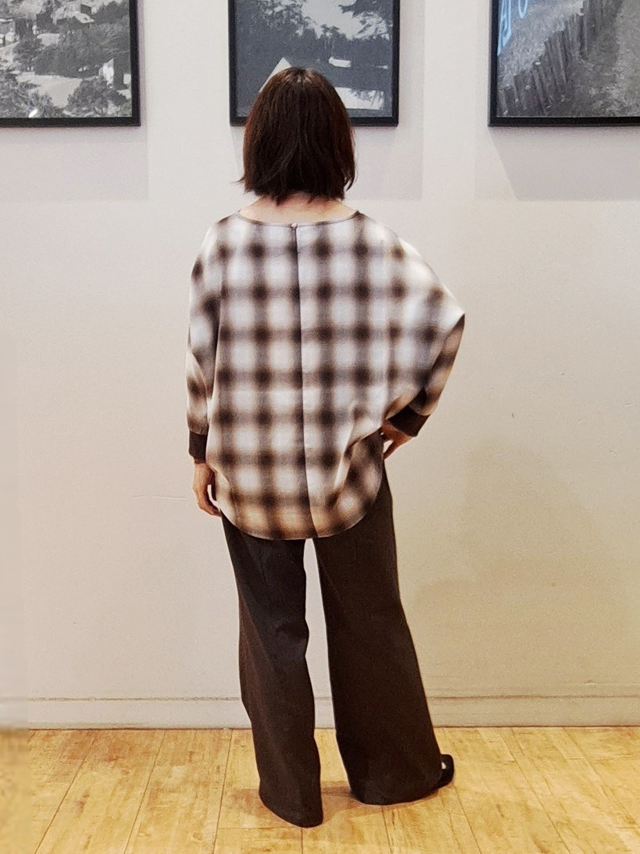 倉沢　和美さんの「SHOO･LA･RUE｜【着丈選べる/洗濯後しわになりにくい】インせず着られる ドルマンブラウス」を使ったコーディネート
