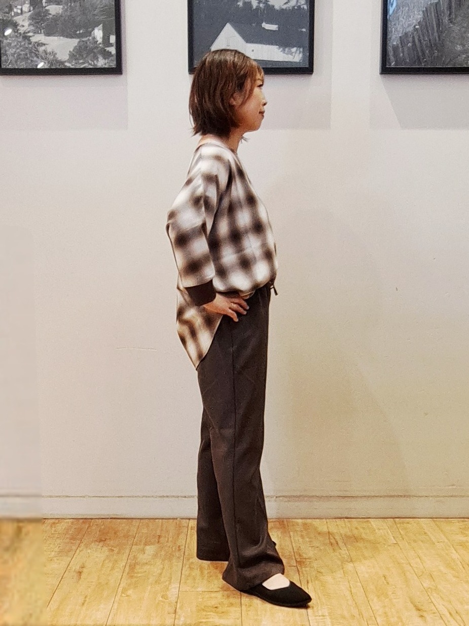 倉沢　和美さんの「SHOO･LA･RUE｜【着丈選べる/洗濯後しわになりにくい】インせず着られる ドルマンブラウス」を使ったコーディネート