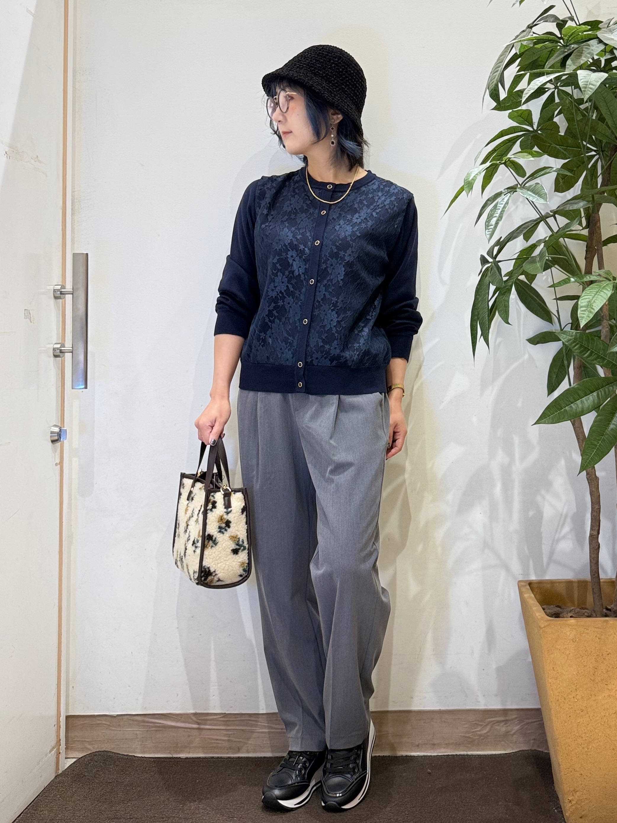 misakiさんの「SHOO･LA･RUE｜【洗濯機可/S-LL】周りと差がつく レースデザインカーディガン」を使ったコーディネート