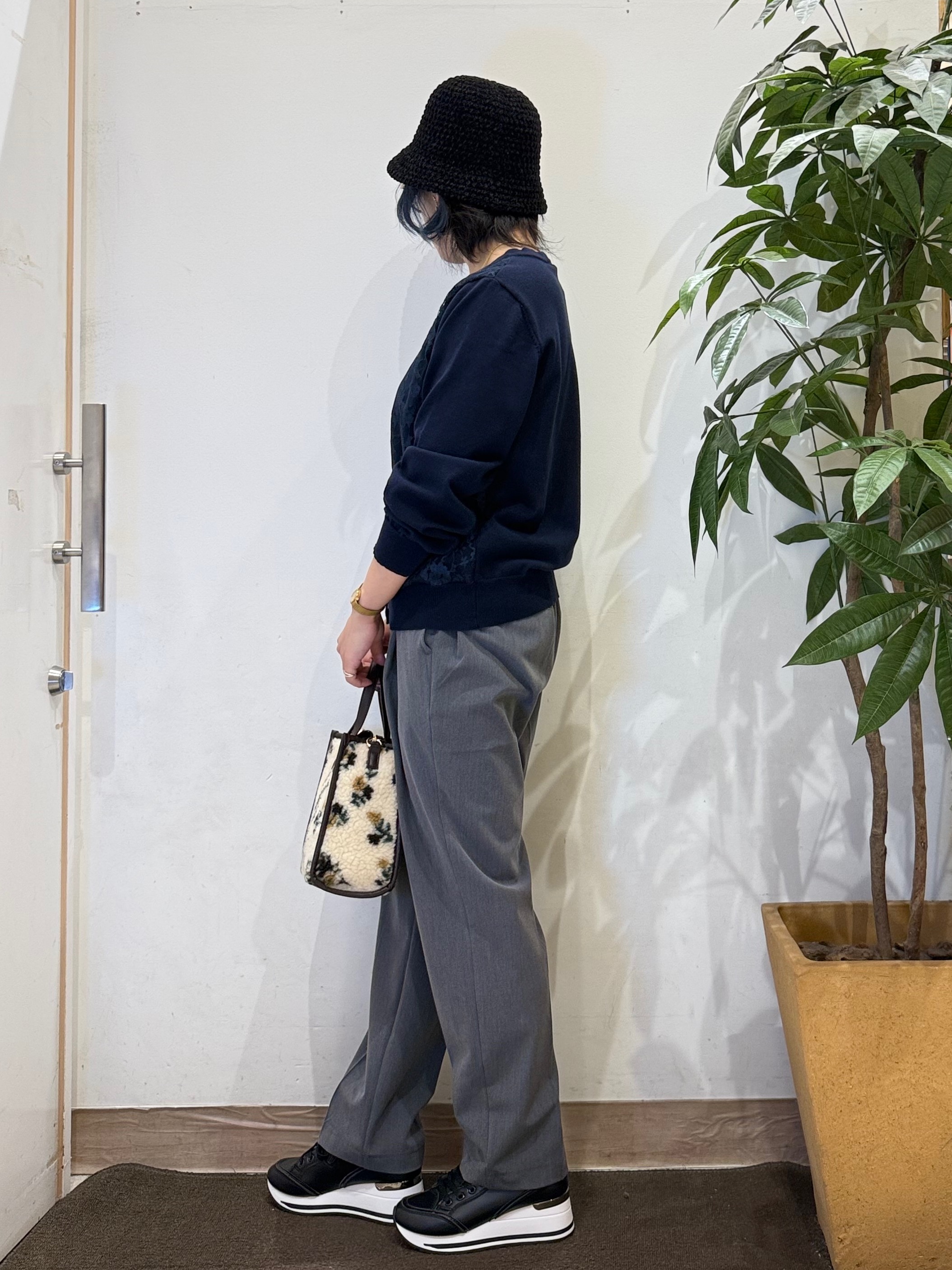 misakiさんの「SHOO･LA･RUE｜【洗濯機可/S-LL】周りと差がつく レースデザインカーディガン」を使ったコーディネート