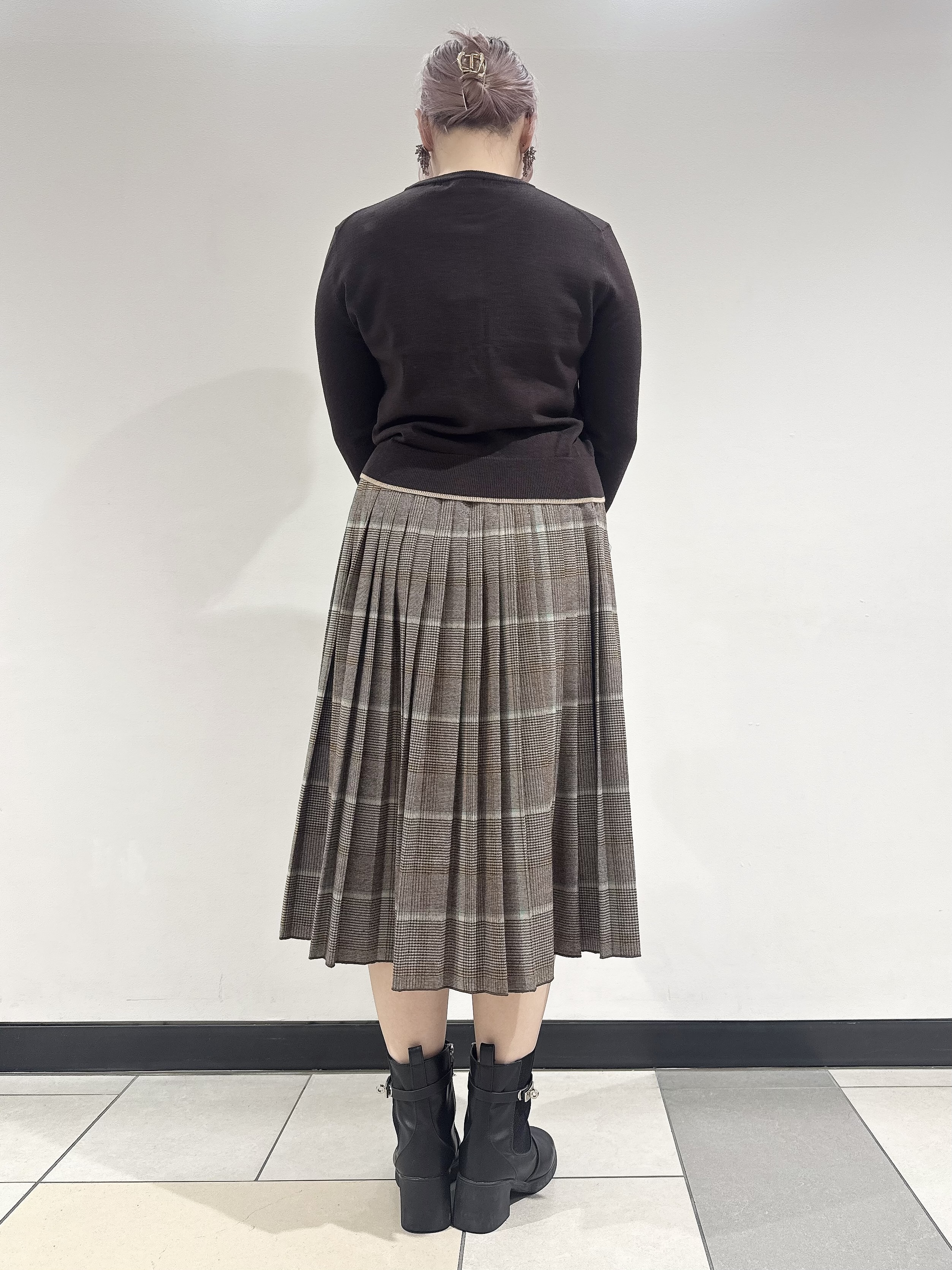 なかもとあきさんの「DRESSTERIOR｜【STORY11月号掲載】ゼニアバル―ファキャッシュウールクルーネックカーディガン」を使ったコーディネート