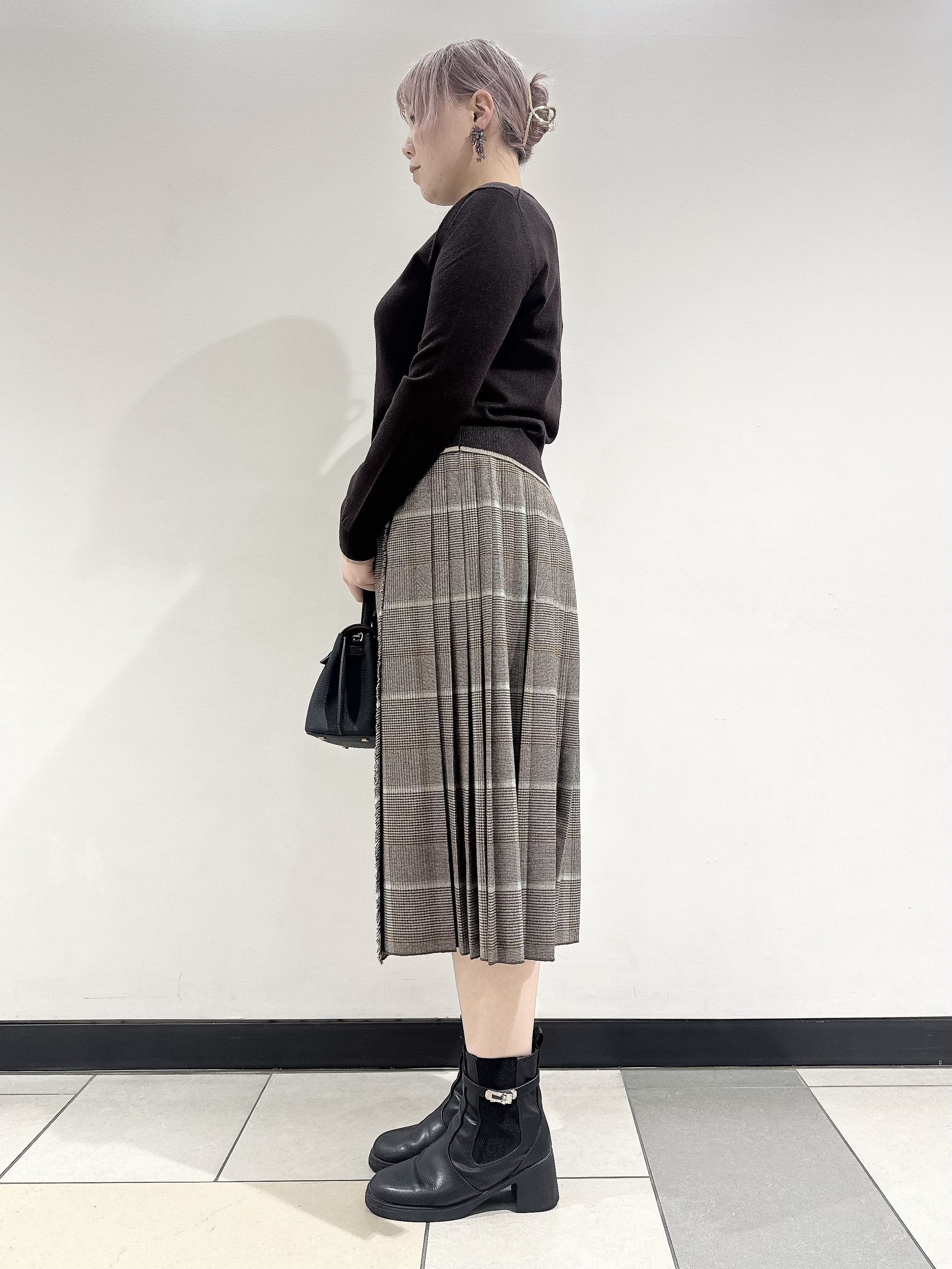 なかもとあきさんの「DRESSTERIOR｜【STORY11月号掲載】ゼニアバル―ファキャッシュウールクルーネックカーディガン」を使ったコーディネート