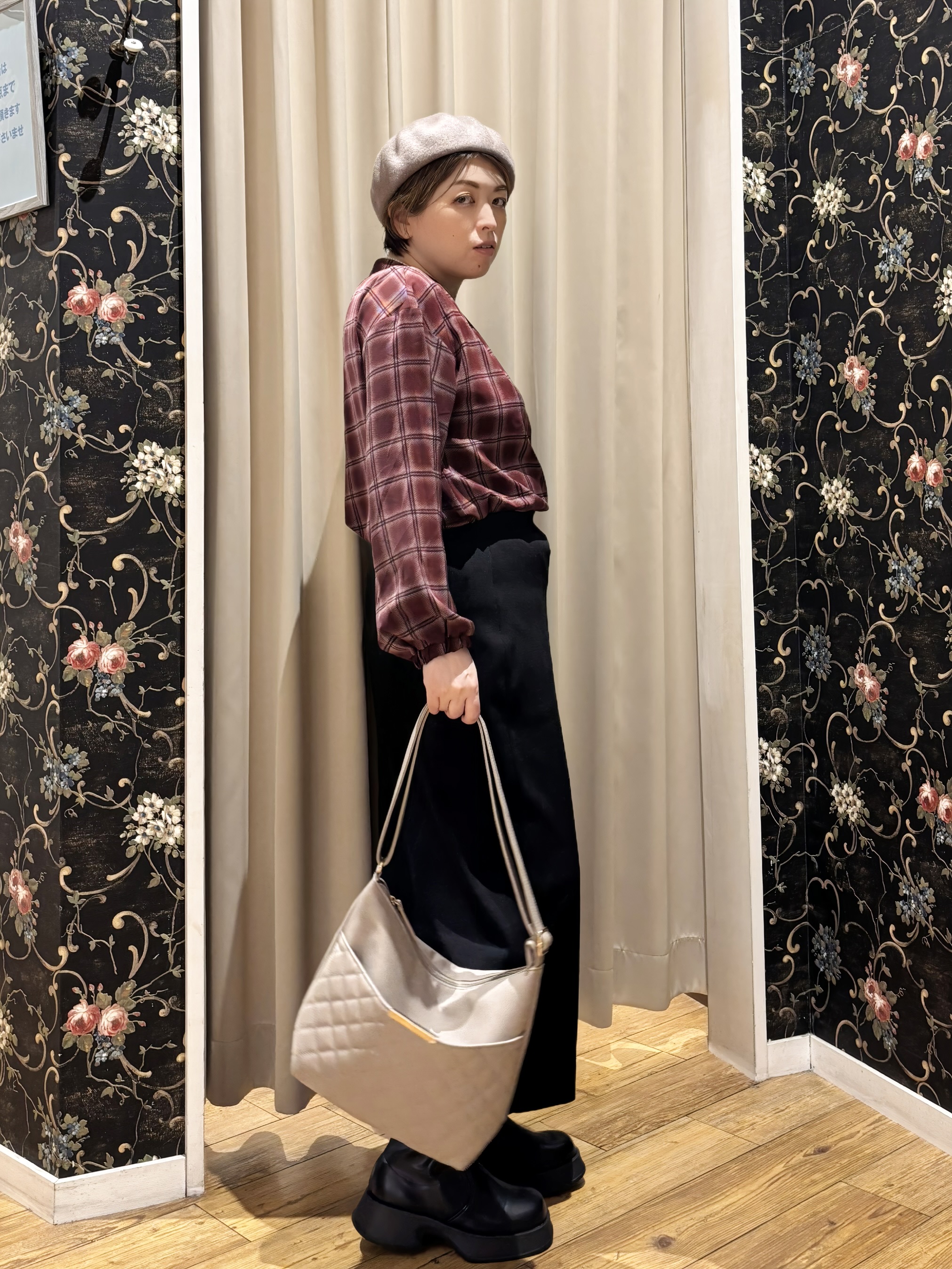 たみさんの「SHOO･LA･RUE｜【S-LL/洗濯機可】ドットとチェック柄が目を惹く 柄アソート釦ブラウス」を使ったコーディネート