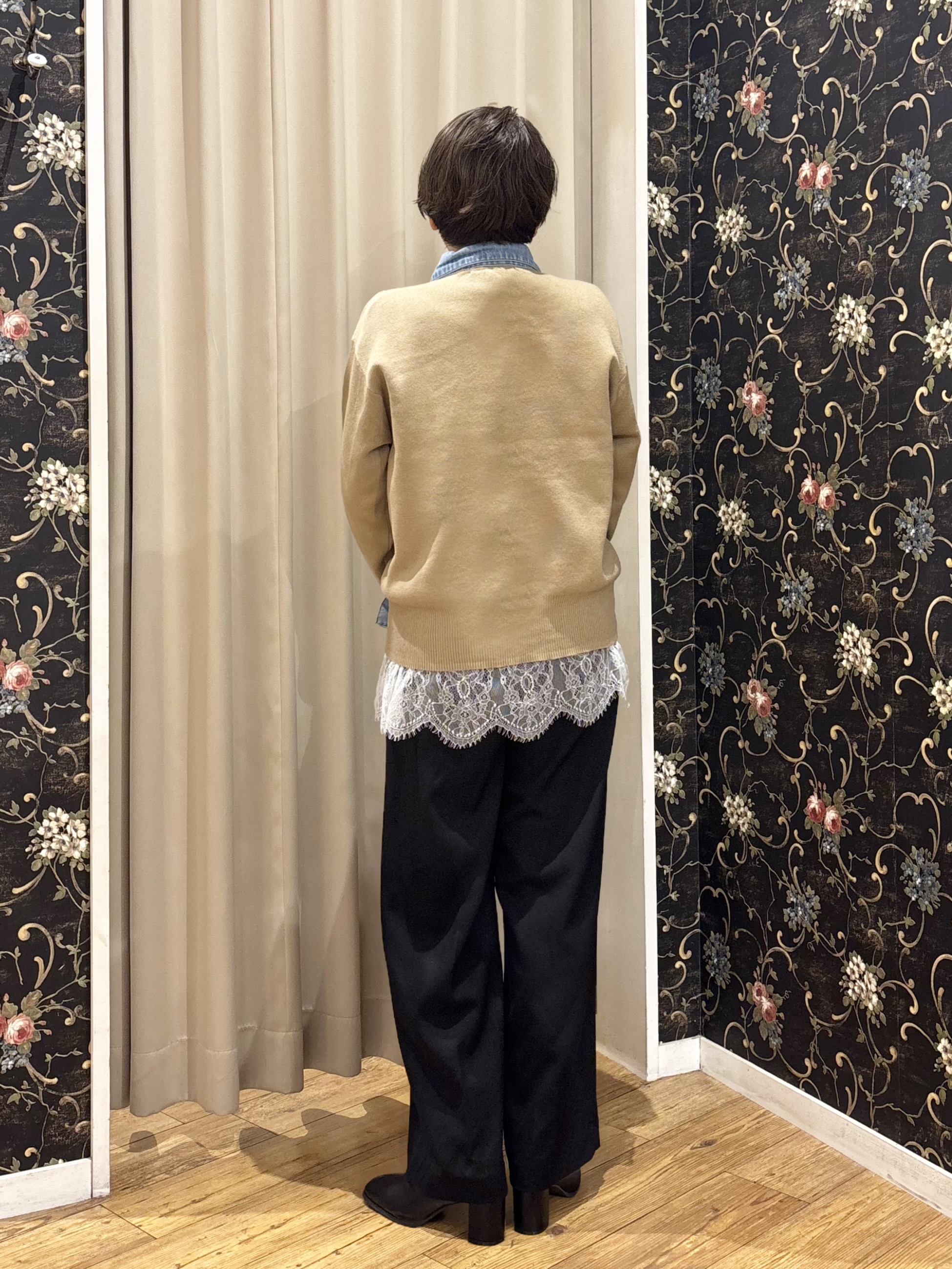 たみさんの「SHOO･LA･RUE｜【S-LL/洗濯機可】デニム／チェック切替でこなれ見え 金ボタンニットカーディガン」を使ったコーディネート