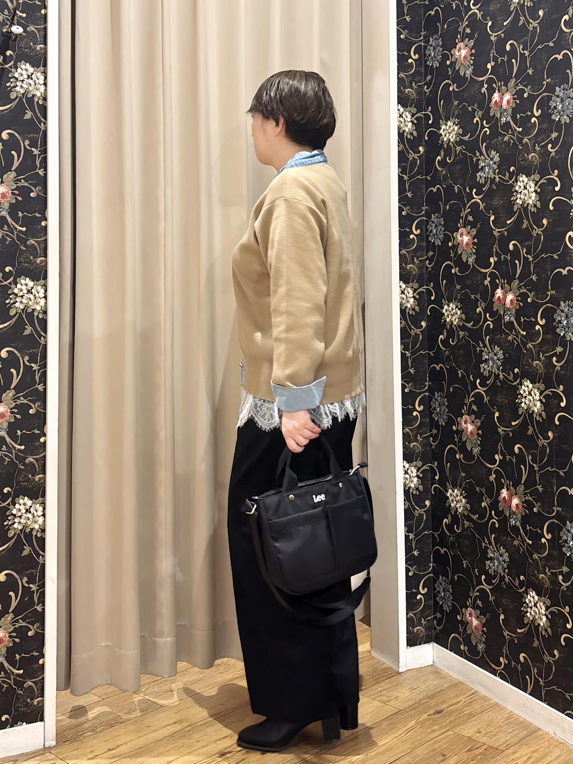 たみさんの「SHOO･LA･RUE｜【S-LL/洗濯機可】デニム／チェック切替でこなれ見え 金ボタンニットカーディガン」を使ったコーディネート