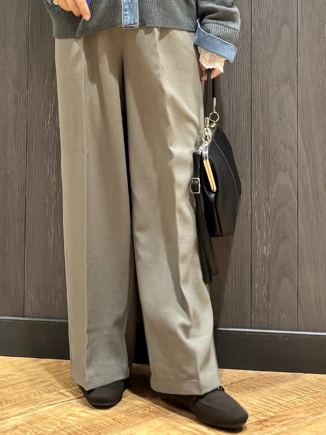 meiさんの「SHOO･LA･RUE｜【S-LL/洗濯機可】デニム／チェック切替でこなれ見え 金ボタンニットカーディガン」を使ったコーディネート