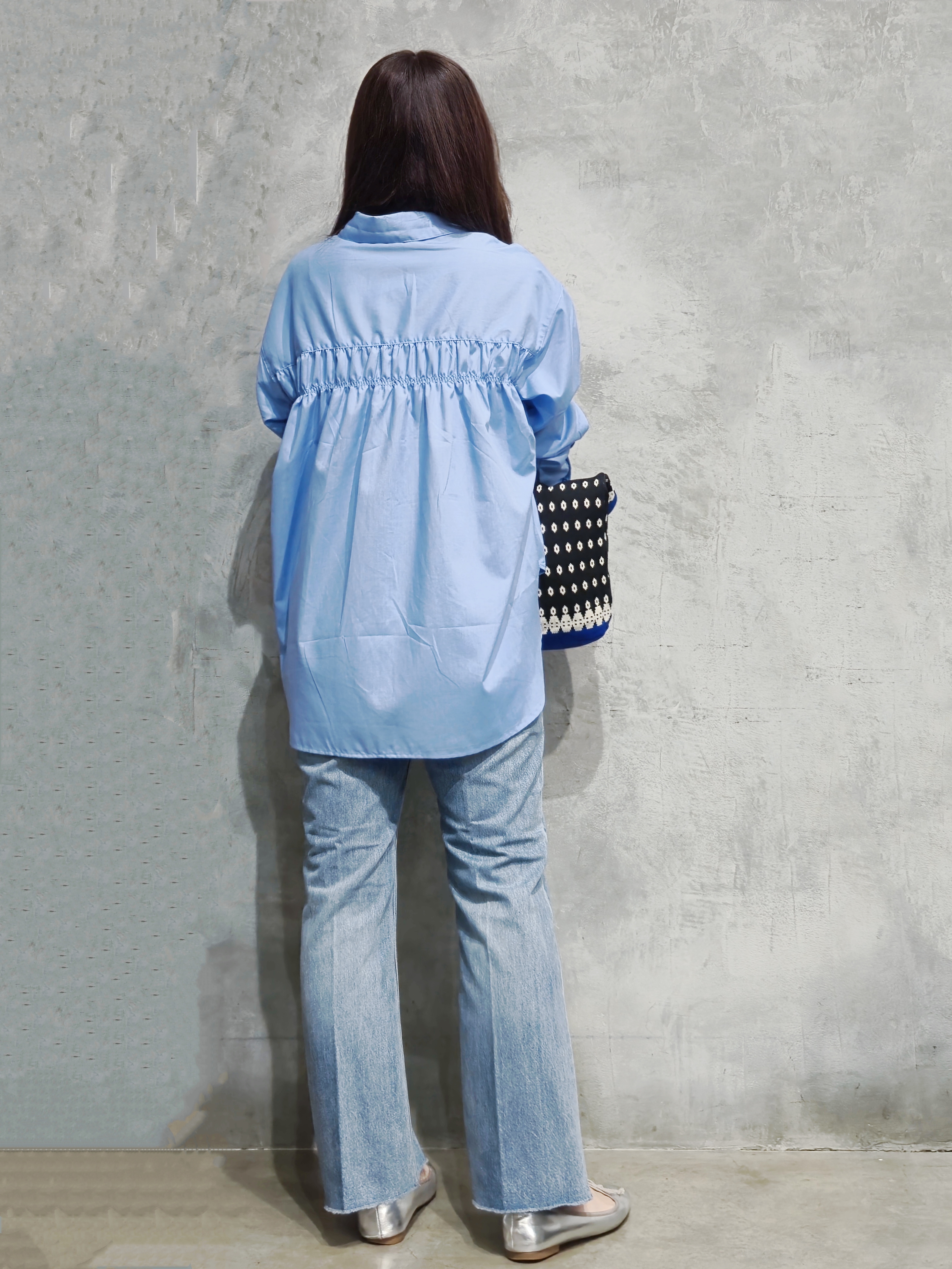 ひさえさんの「THE SHOP TK｜後ろ姿も着映える バックシャーリングシャツ」を使ったコーディネート