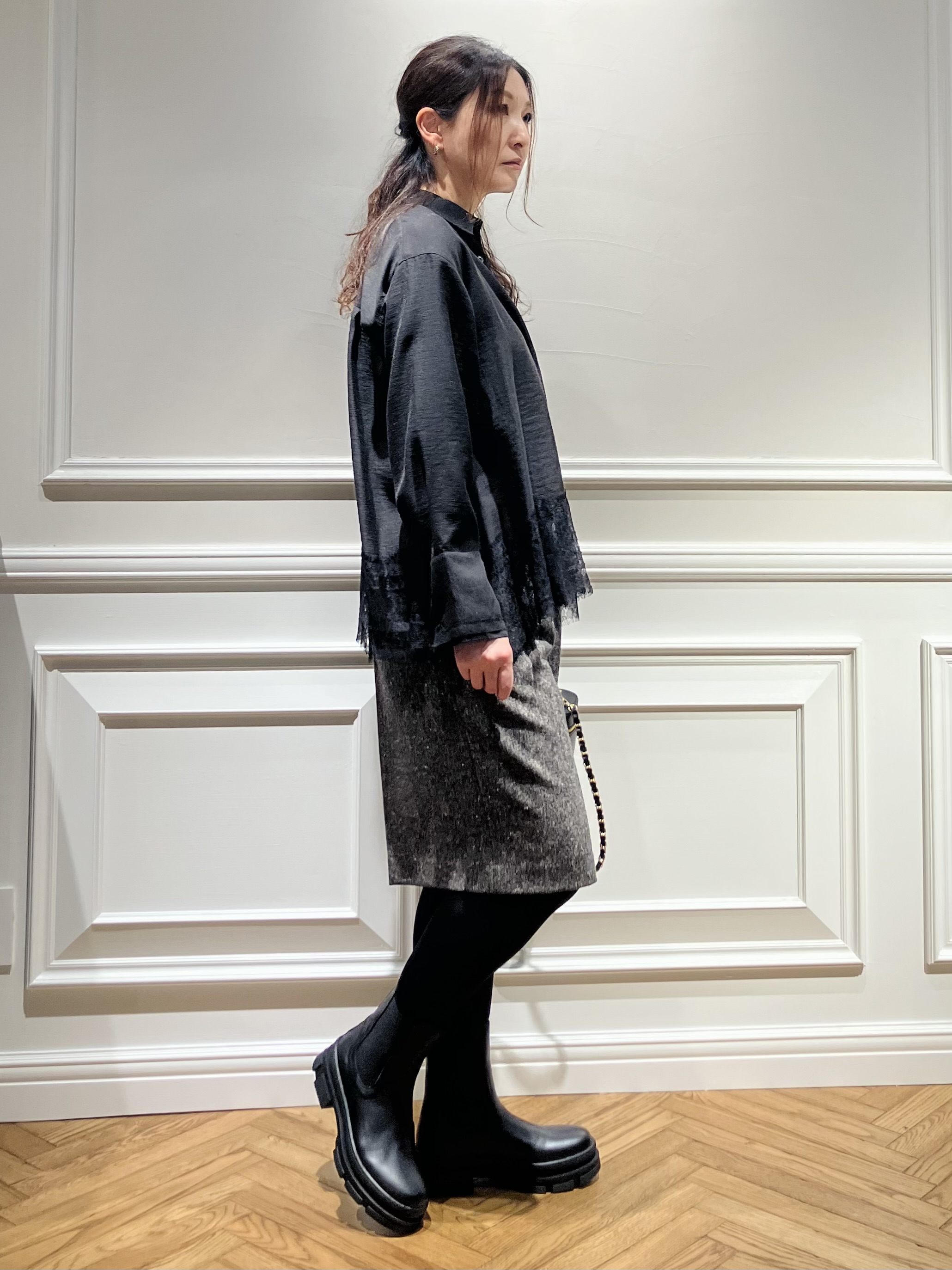 TSUKUIさんの「DRESSTERIOR｜ヴィンテージライク レーストリムシャツ」を使ったコーディネート