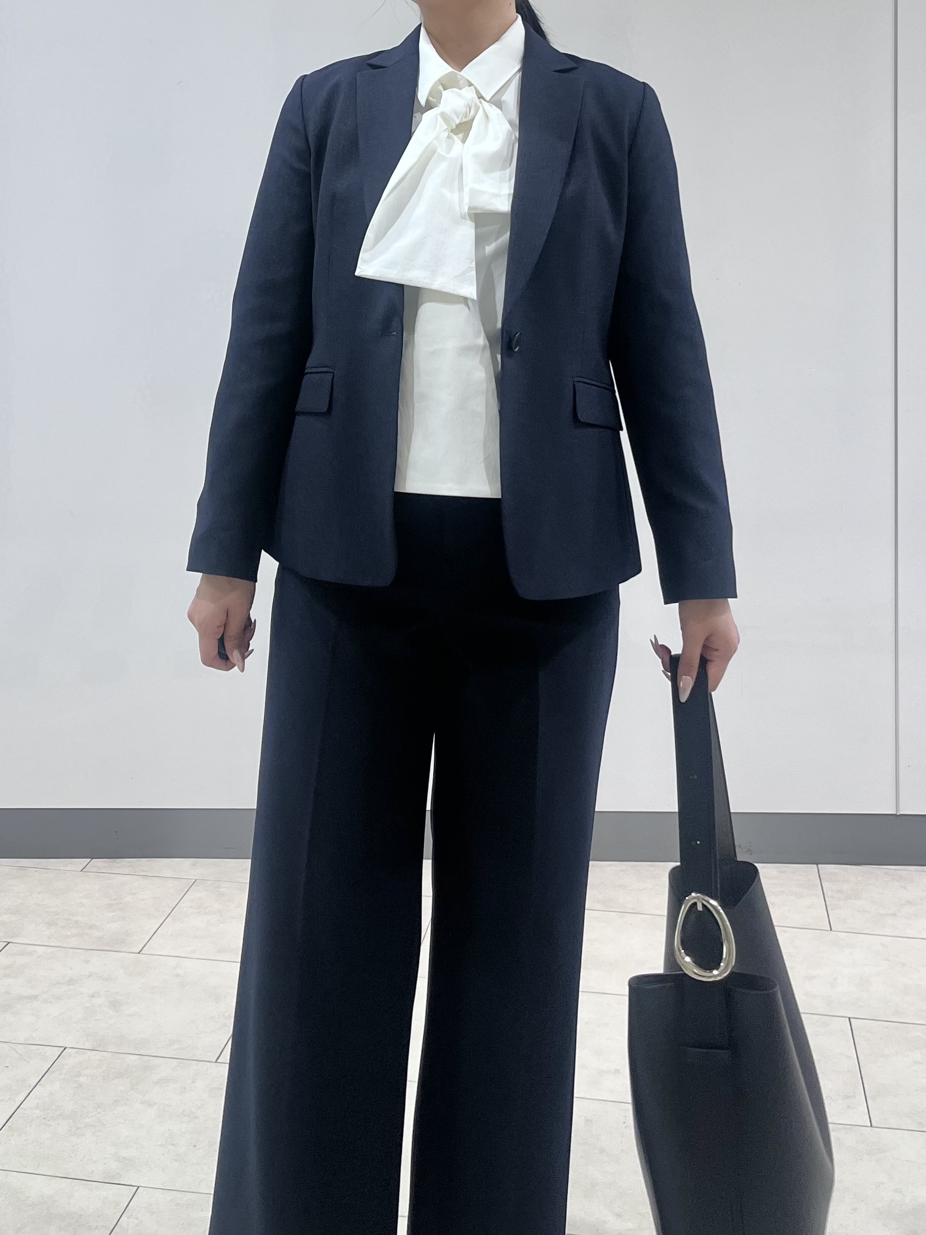 hasuさんの「INDIVI｜【洗える／通勤／スーツ】メランジストレッチ テーラードカラージャケット」を使ったコーディネート