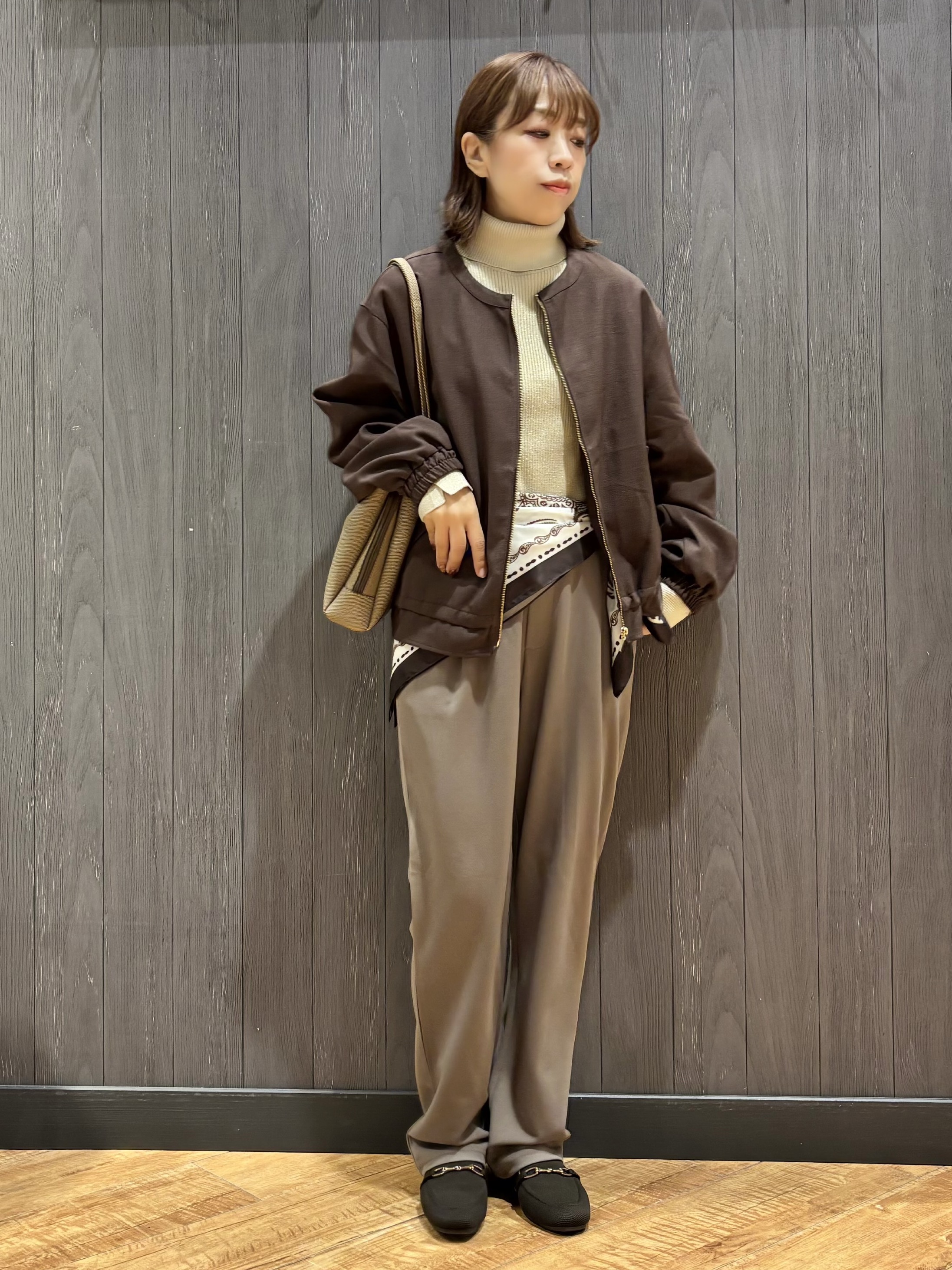 meiさんの「SHOO･LA･RUE｜【洗濯後しわになりにくい/S-LL】裾ドロストフリルブルゾン」を使ったコーディネート
