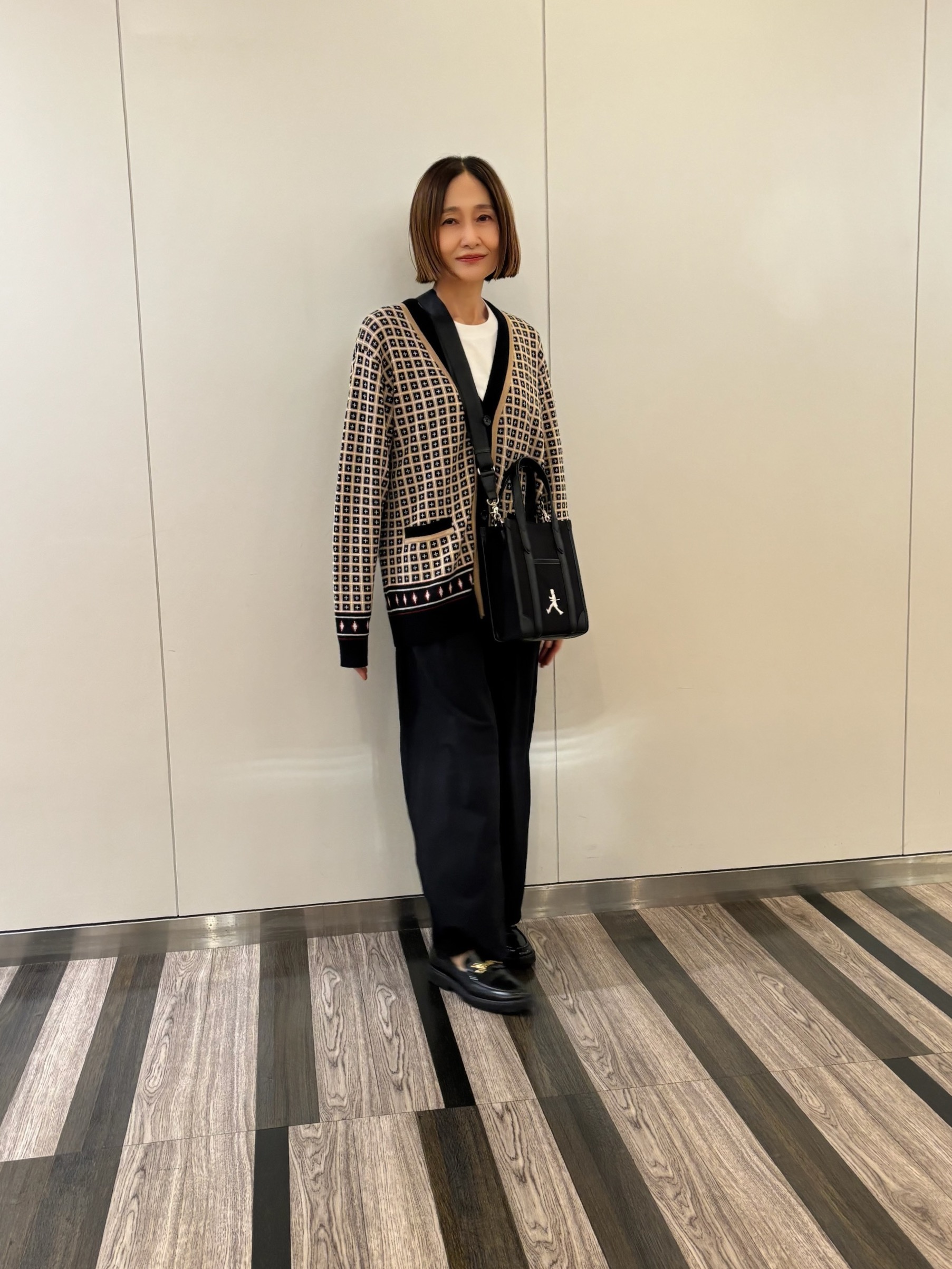 りまさんの「TAKEO KIKUCHI｜【BOWLER HAT LABEL】ジオメトリック柄カーディガン」を使ったコーディネート