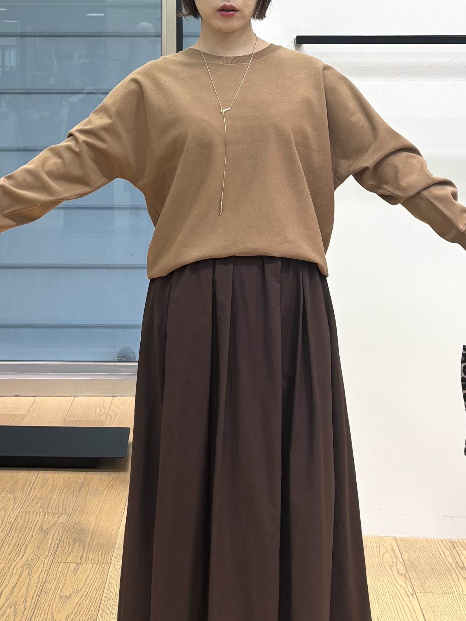 asamiさんの「INDIVI｜【選べる6色／ストレッチ◎】きれいめドルマンスリーブニット」を使ったコーディネート
