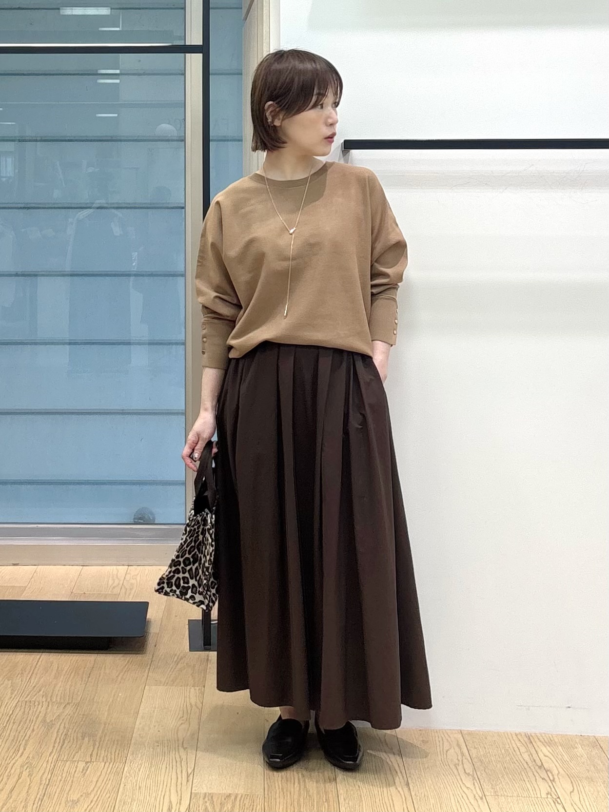 asamiさんの「INDIVI｜【選べる6色／ストレッチ◎】きれいめドルマンスリーブニット」を使ったコーディネート