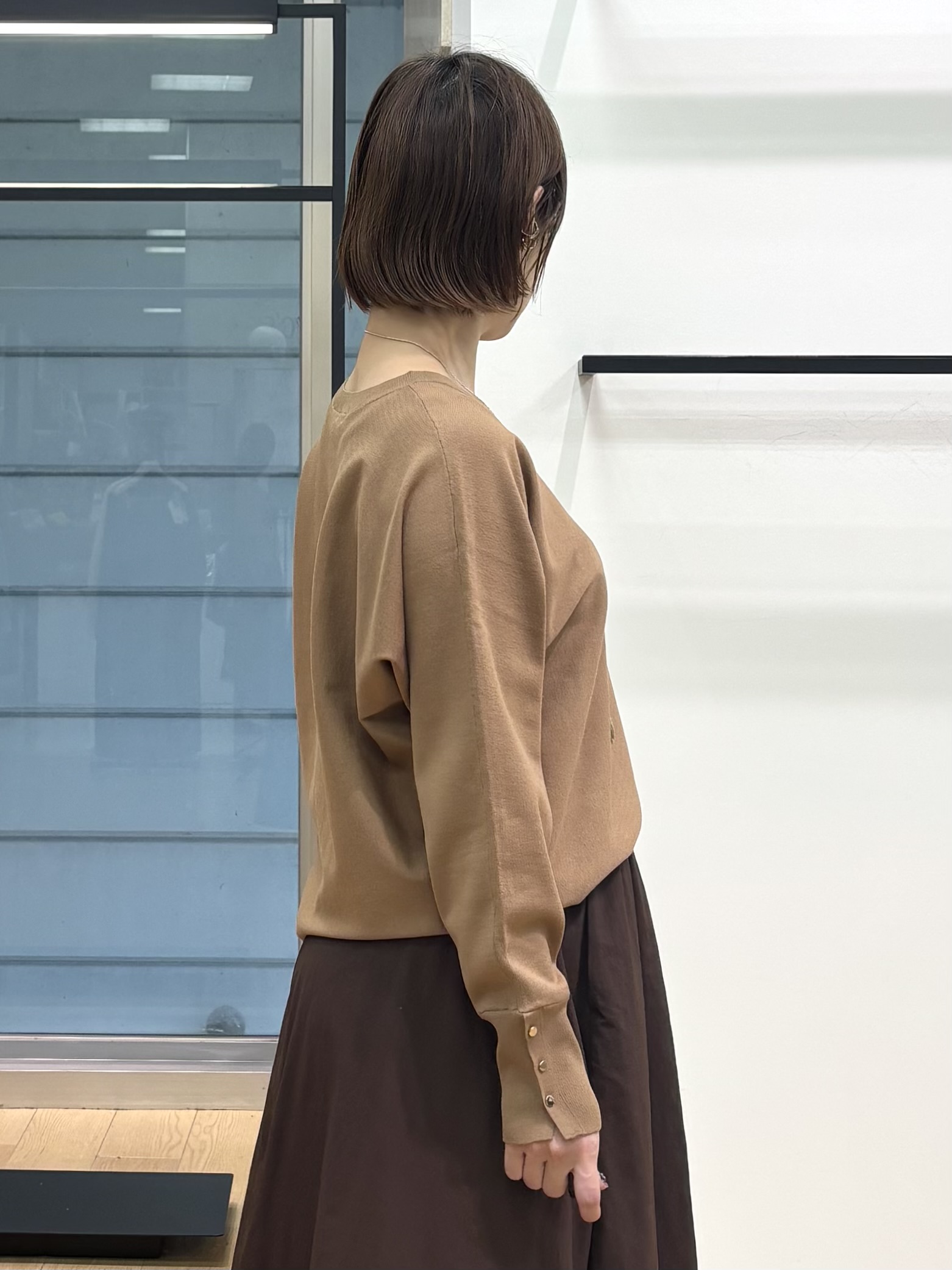 asamiさんの「INDIVI｜【選べる6色／ストレッチ◎】きれいめドルマンスリーブニット」を使ったコーディネート