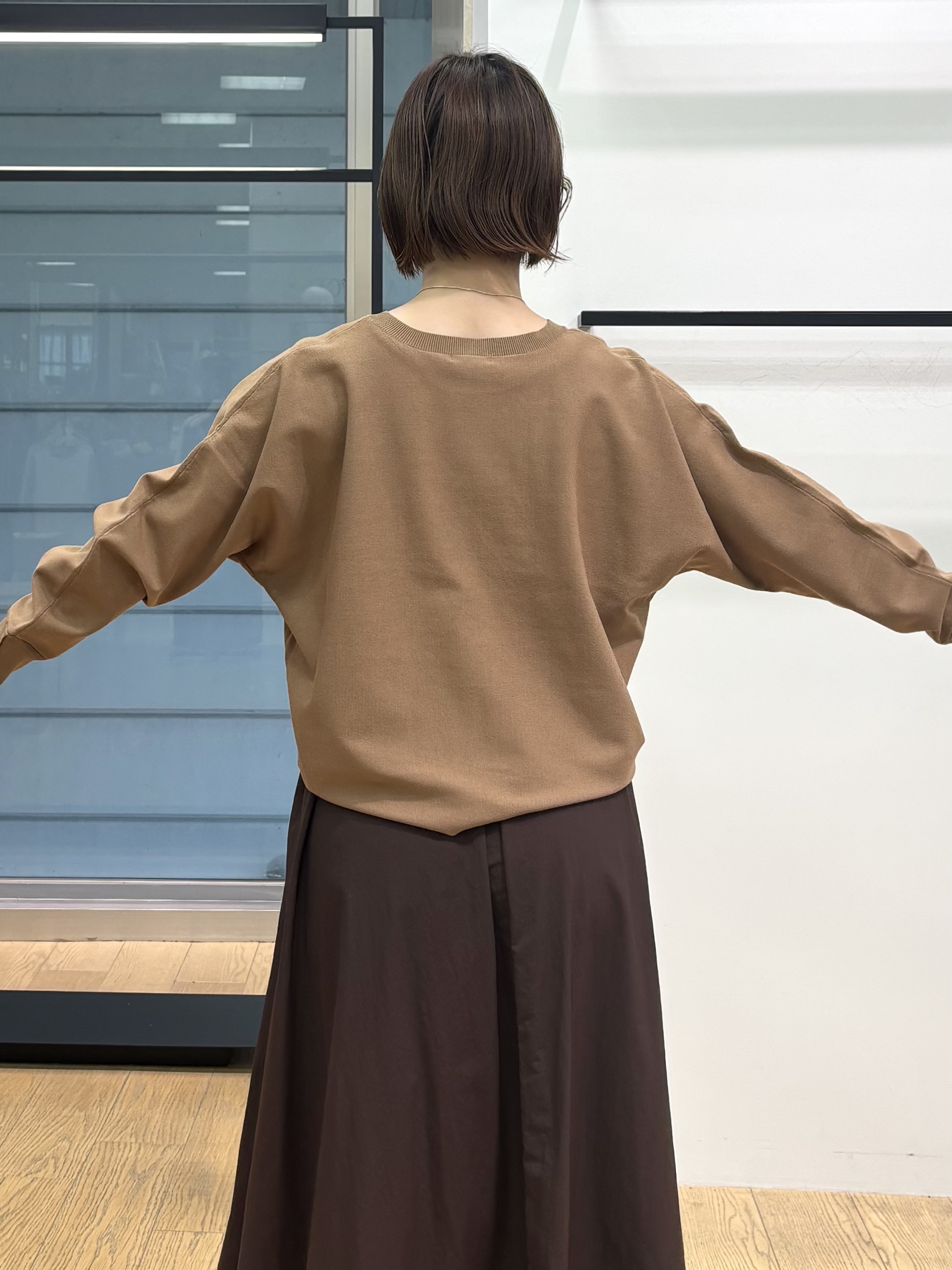 asamiさんの「INDIVI｜【選べる6色／ストレッチ◎】きれいめドルマンスリーブニット」を使ったコーディネート