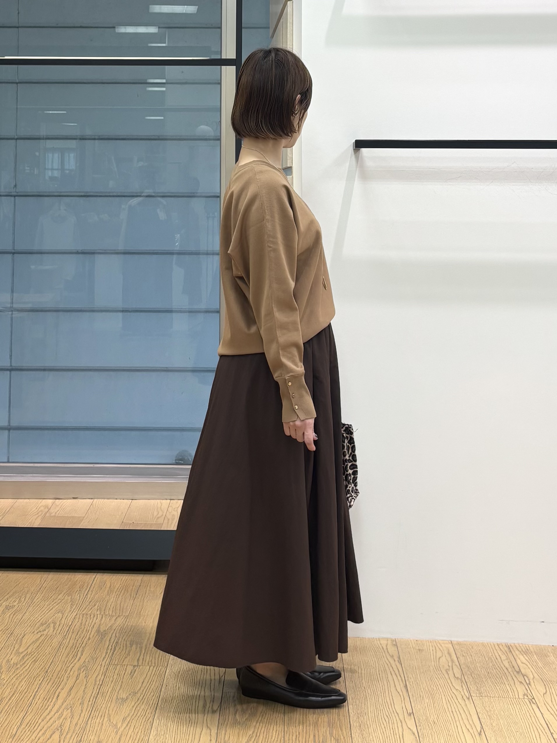 asamiさんの「INDIVI｜【選べる6色／ストレッチ◎】きれいめドルマンスリーブニット」を使ったコーディネート