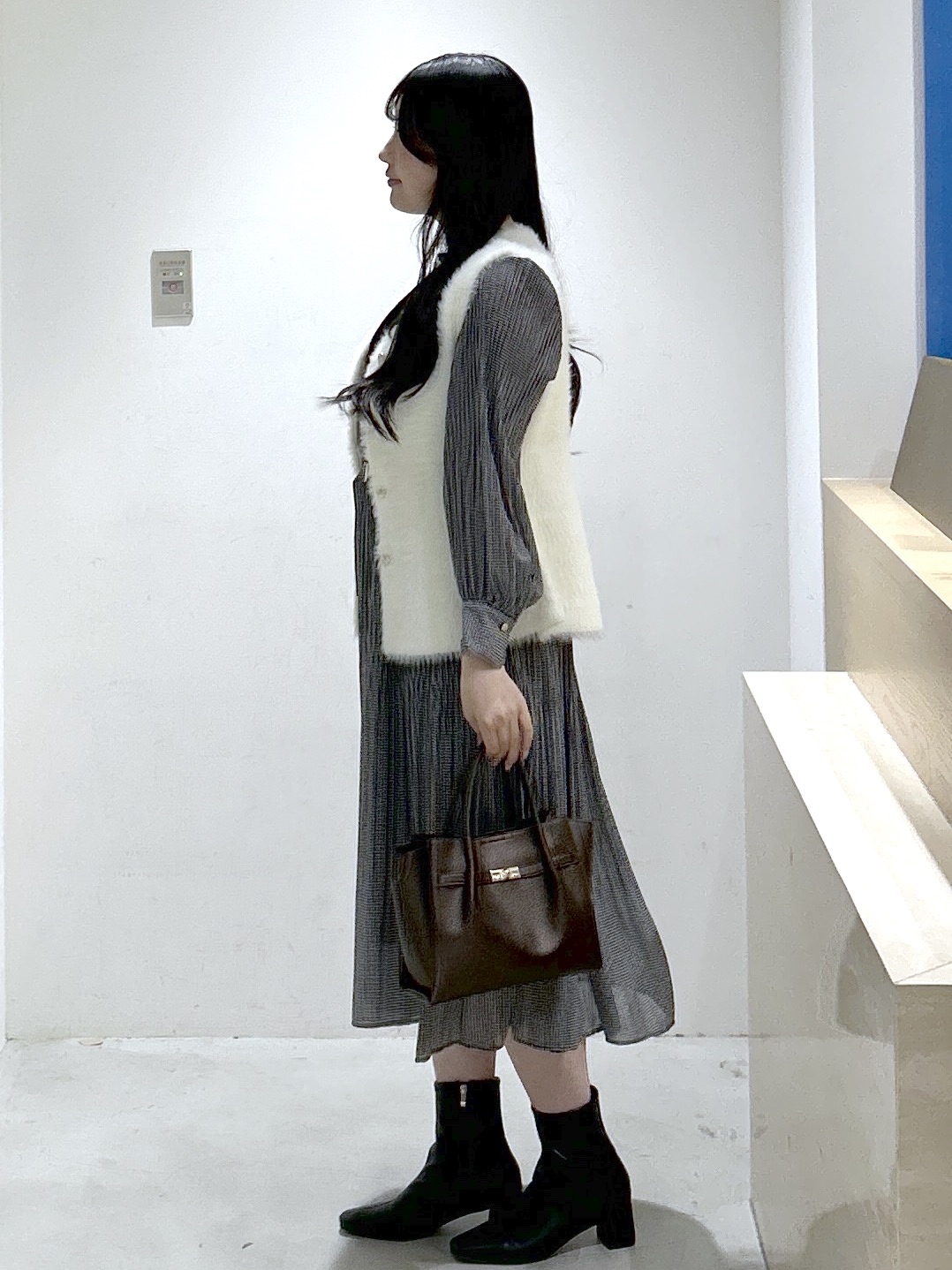 sayaさんの「OPAQUE.CLIP｜フェザーニットペプラムジレ【洗濯機OK】」を使ったコーディネート