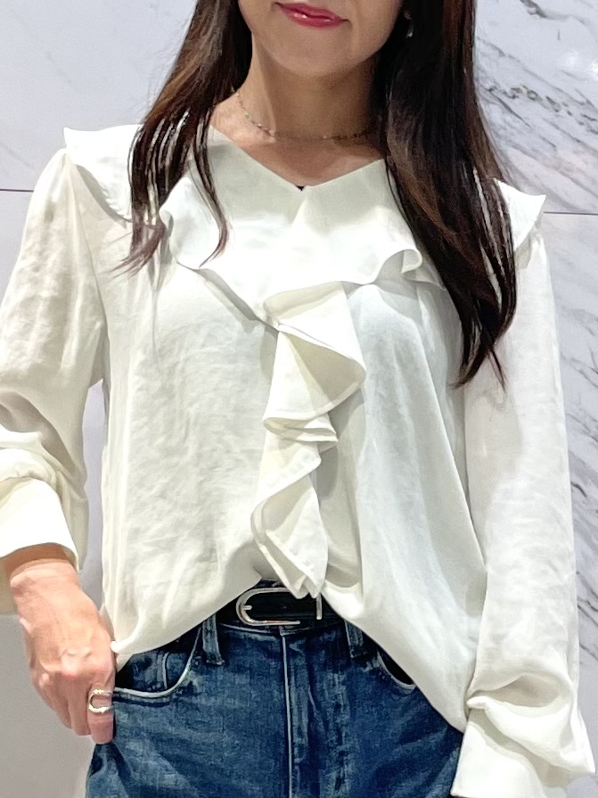 saitouさんの「COUP DE CHANCE｜【手洗い可/日本製】フリルデザインブラウス」を使ったコーディネート