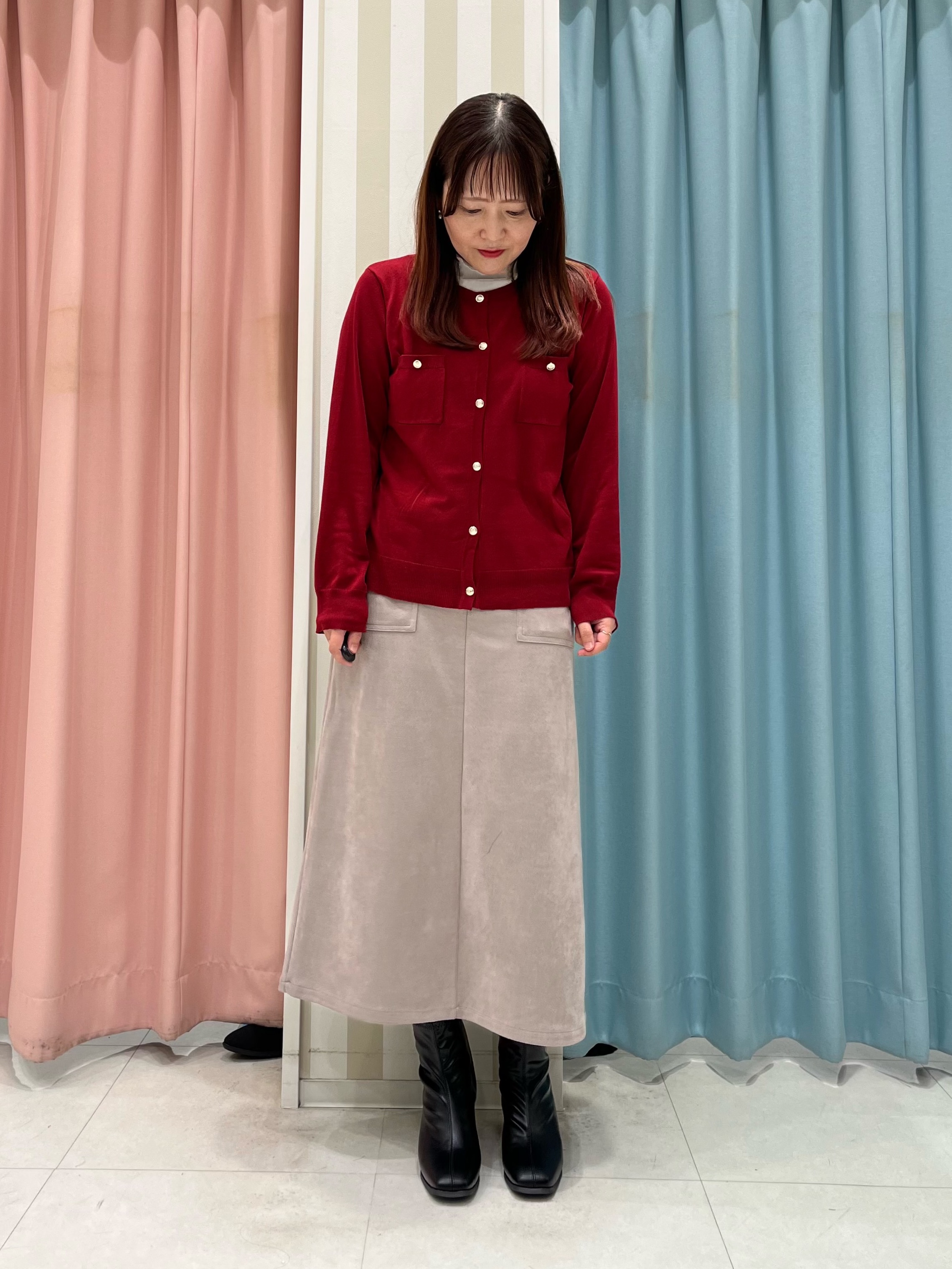 ゆっきーさんの「SHOO･LA･RUE｜【洗濯機可/S-LL】金ボタンが上品に。さらさらタッチカーディガン」を使ったコーディネート