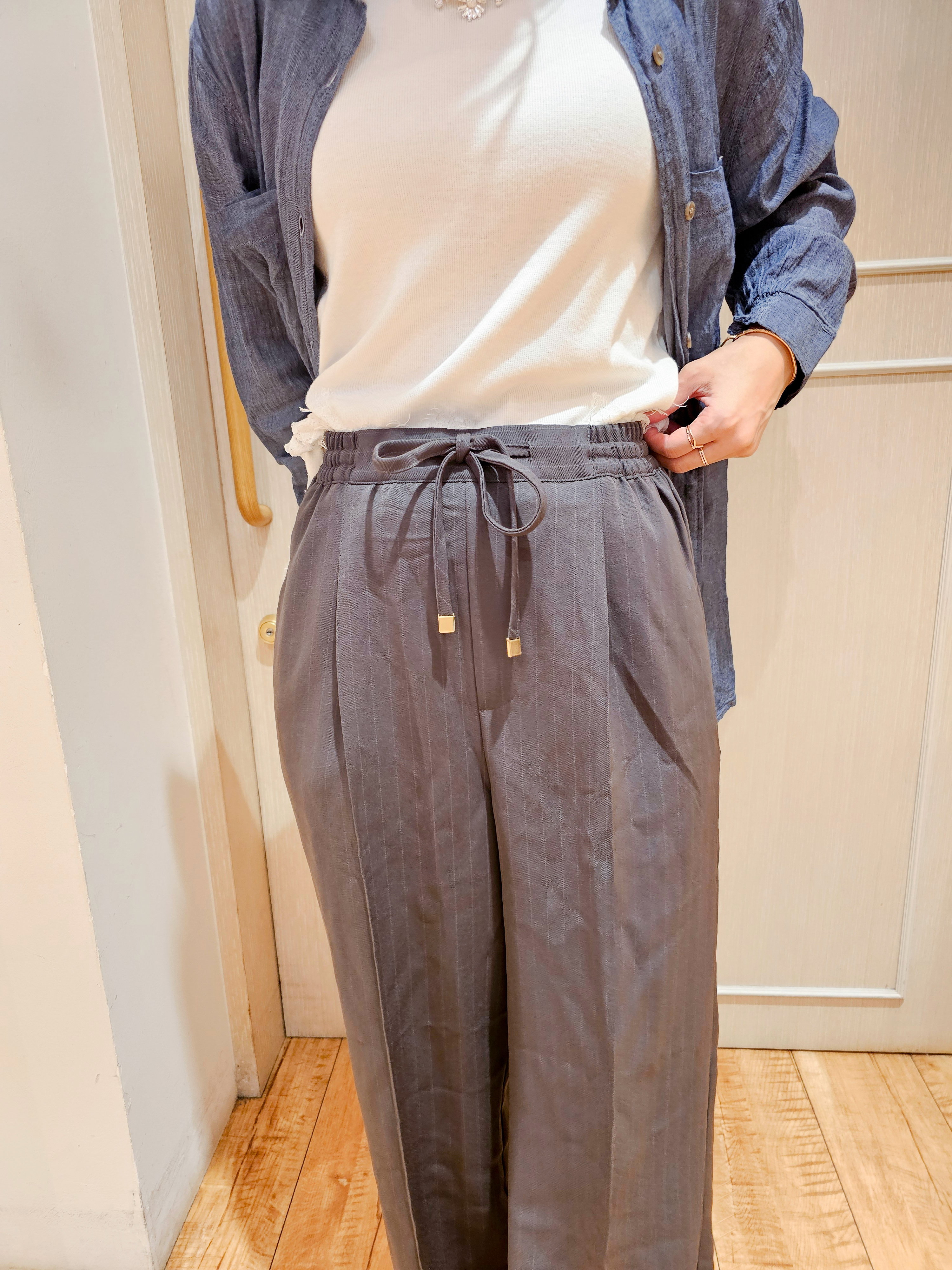 ゆゆさんの「SHOO･LA･RUE｜【綿100%/UV/S-LL/体型カバー】ヒップが隠せる やわらかデニムシャツ」を使ったコーディネート