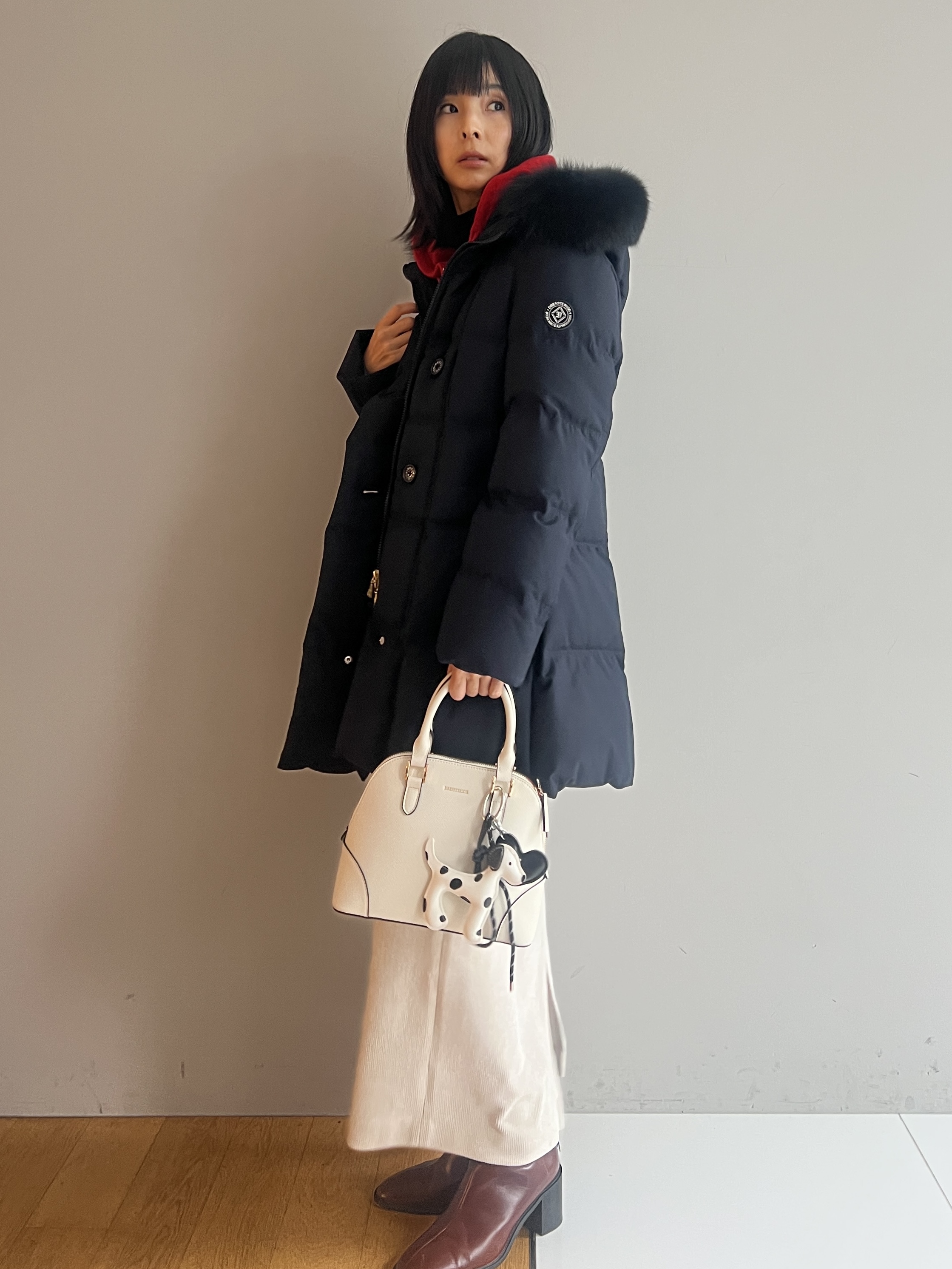 misaさんの「DRESSTERIOR｜【STORY11月号掲載】モノトーンドッグチャーム」を使ったコーディネート