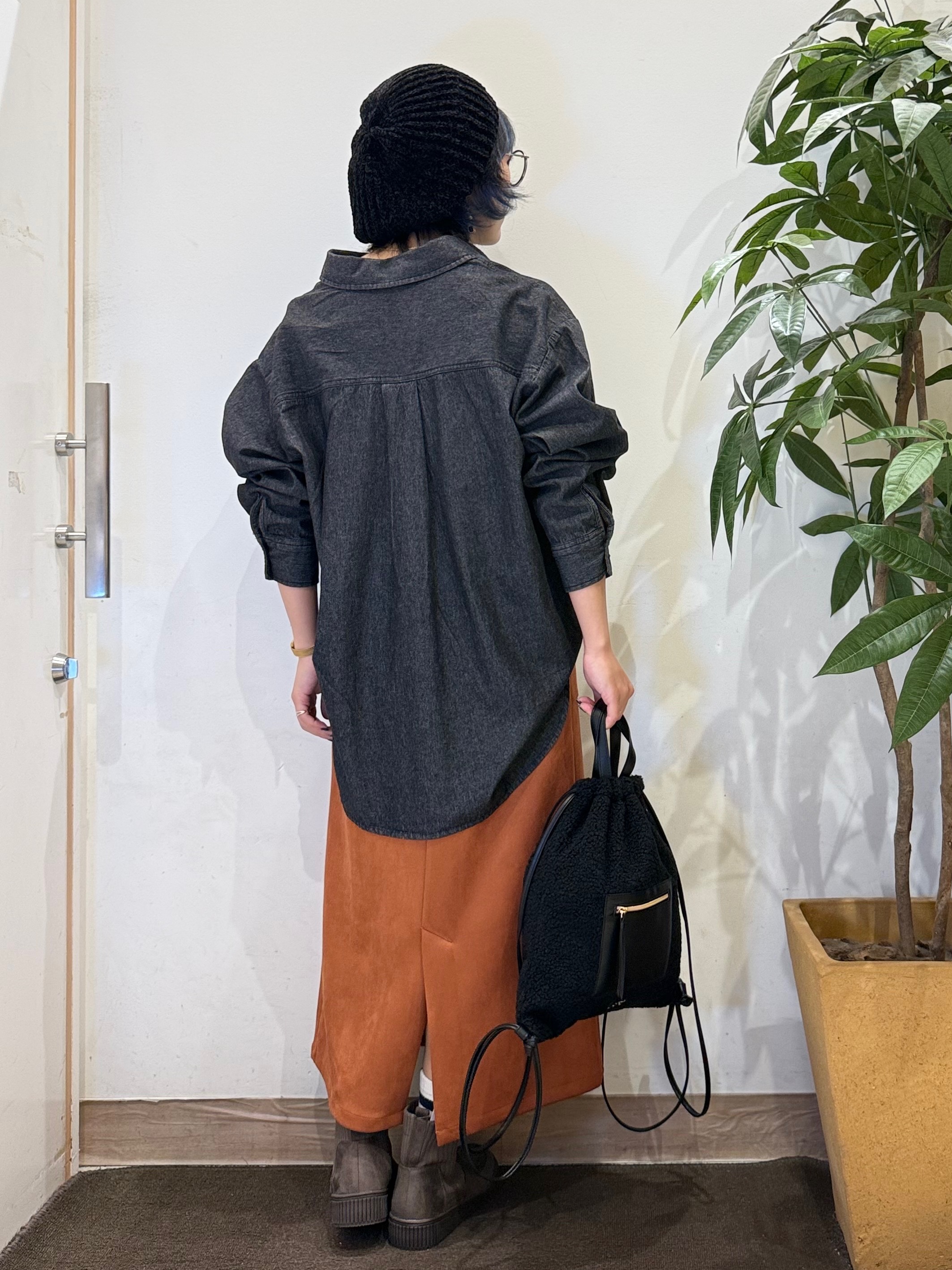 misakiさんの「SHOO･LA･RUE｜【S-LL/洗濯機可/体型カバー】ライトオンスデニム ダブルポケット オーバーサイズシャツ」を使ったコーディネート