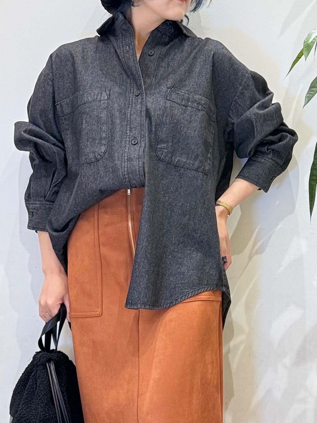 misakiさんの「SHOO･LA･RUE｜【S-LL/洗濯機可/体型カバー】ライトオンスデニム ダブルポケット オーバーサイズシャツ」を使ったコーディネート