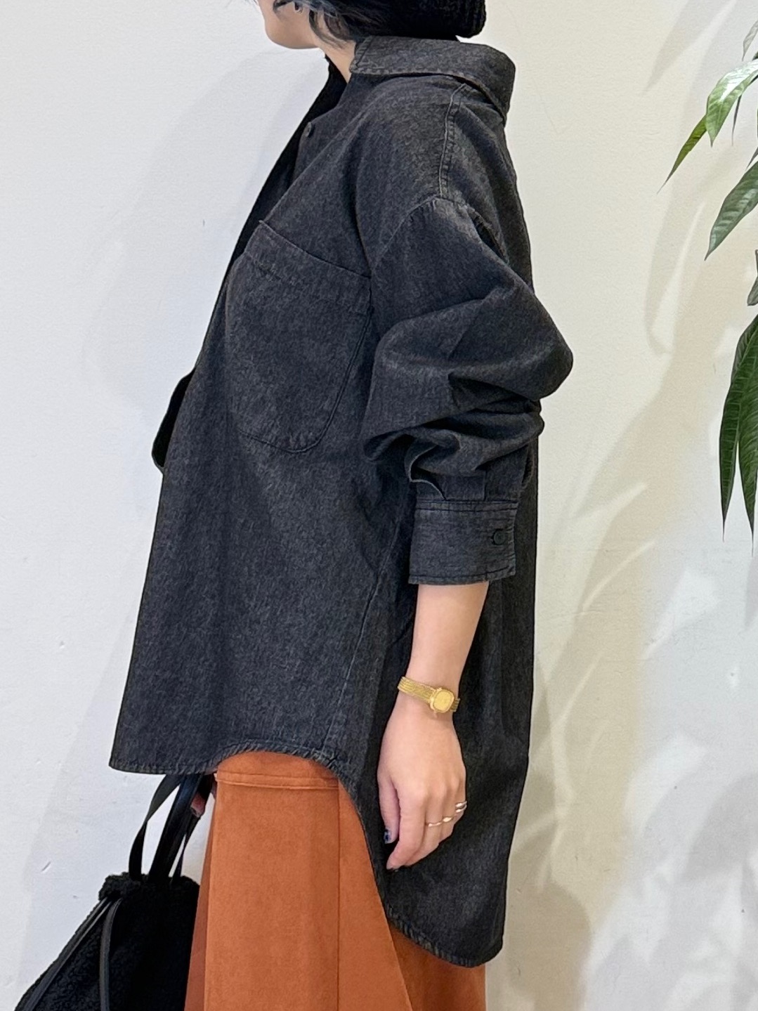 misakiさんの「SHOO･LA･RUE｜【S-LL/洗濯機可/体型カバー】ライトオンスデニム ダブルポケット オーバーサイズシャツ」を使ったコーディネート