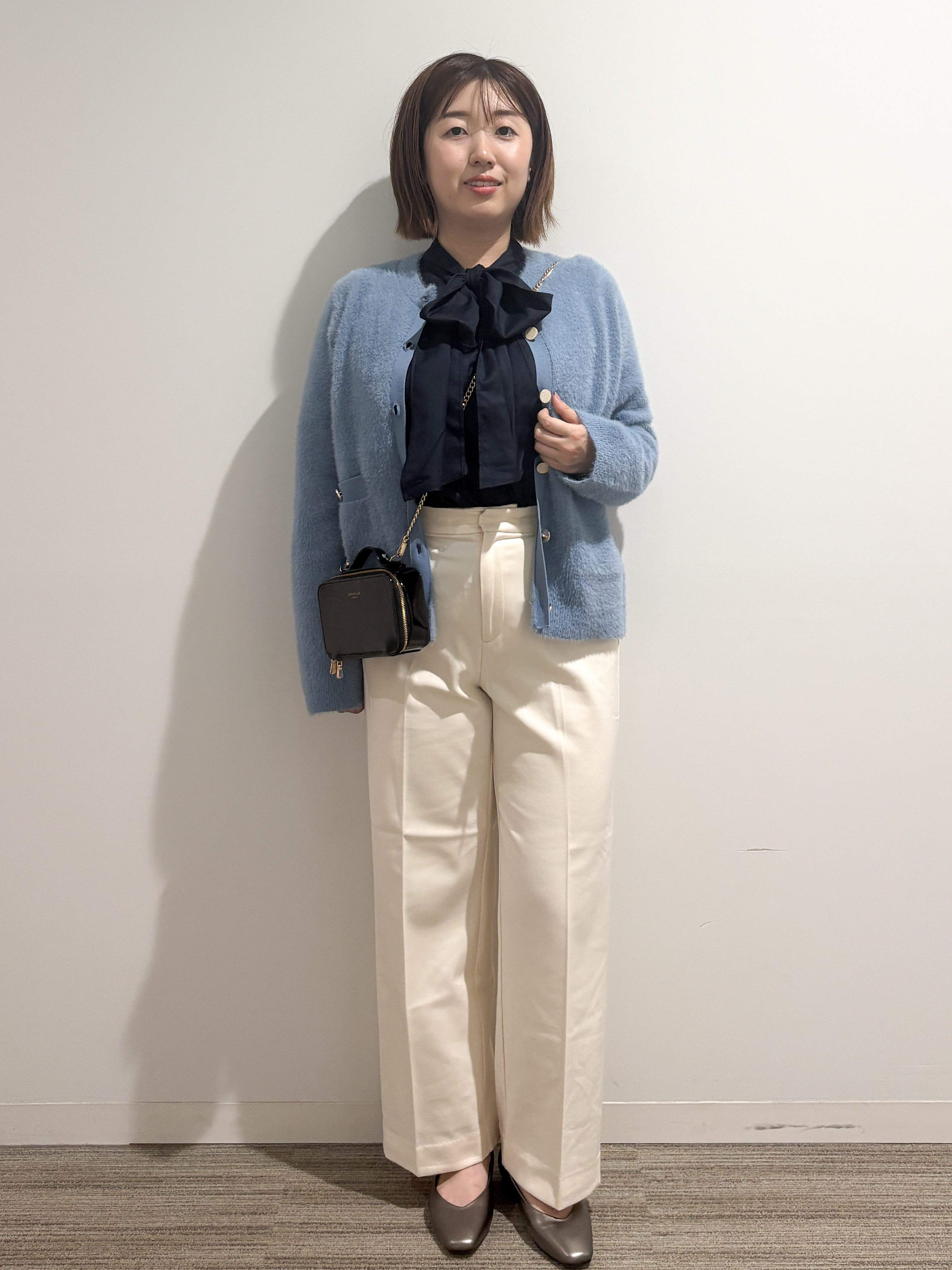 橋本紬さんの「OPAQUE.CLIP｜フェザーヤーンニットカーディガン【洗濯機OK】」を使ったコーディネート