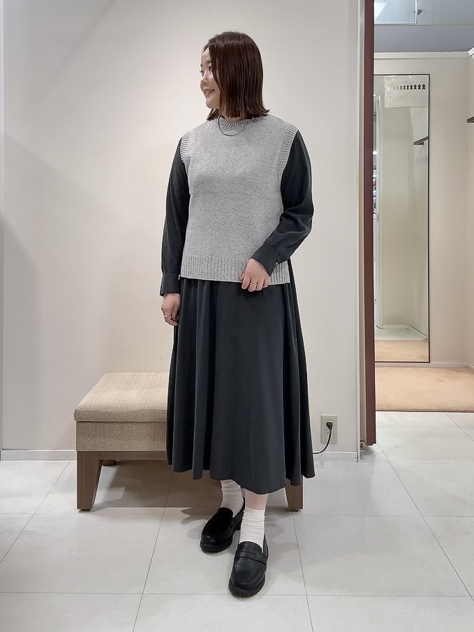 YUIさんの「UNTITLED｜【5色展開/手洗い可】ローシルクウールニットベスト」を使ったコーディネート