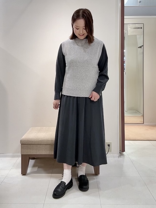 YUIさんの「UNTITLED｜【5色展開/手洗い可】ローシルクウールニットベスト」を使ったコーディネート