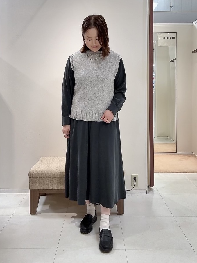 YUIさんの「UNTITLED｜【5色展開/手洗い可】ローシルクウールニットベスト」を使ったコーディネート