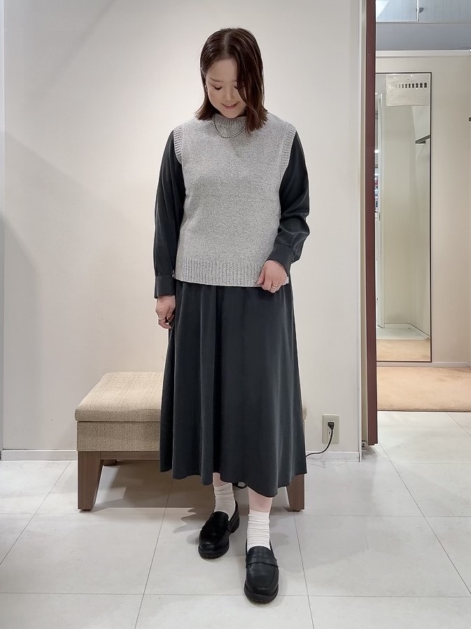 YUIさんの「UNTITLED｜【5色展開/手洗い可】ローシルクウールニットベスト」を使ったコーディネート