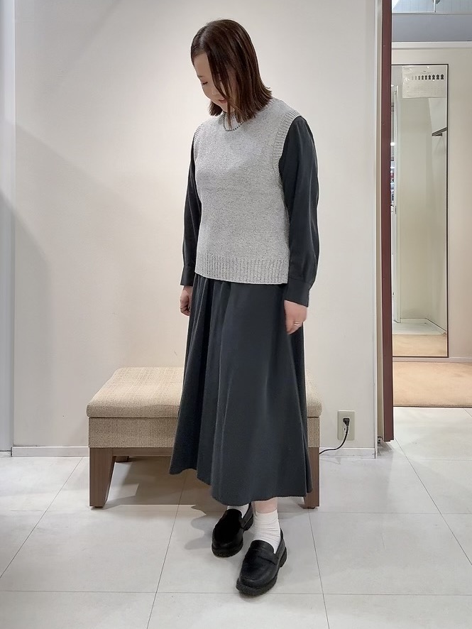 YUIさんの「UNTITLED｜【5色展開/手洗い可】ローシルクウールニットベスト」を使ったコーディネート