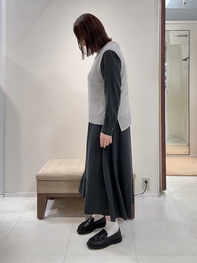 YUIさんの「UNTITLED｜【5色展開/手洗い可】ローシルクウールニットベスト」を使ったコーディネート