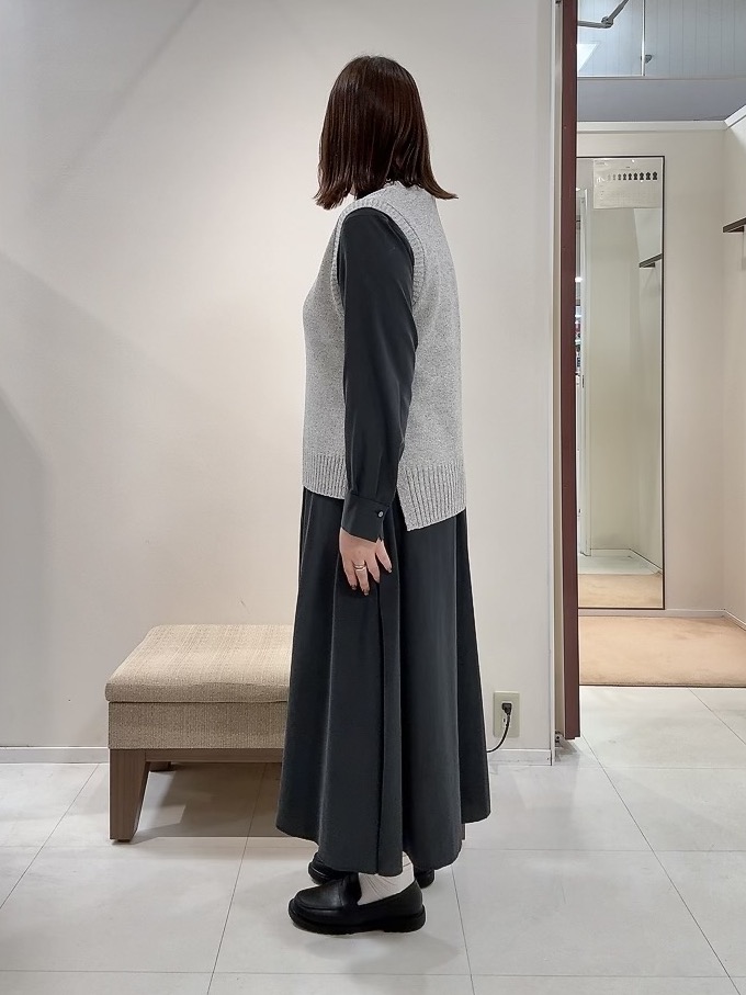 YUIさんの「UNTITLED｜【5色展開/手洗い可】ローシルクウールニットベスト」を使ったコーディネート