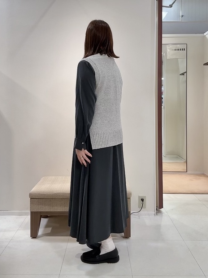 YUIさんの「UNTITLED｜【5色展開/手洗い可】ローシルクウールニットベスト」を使ったコーディネート