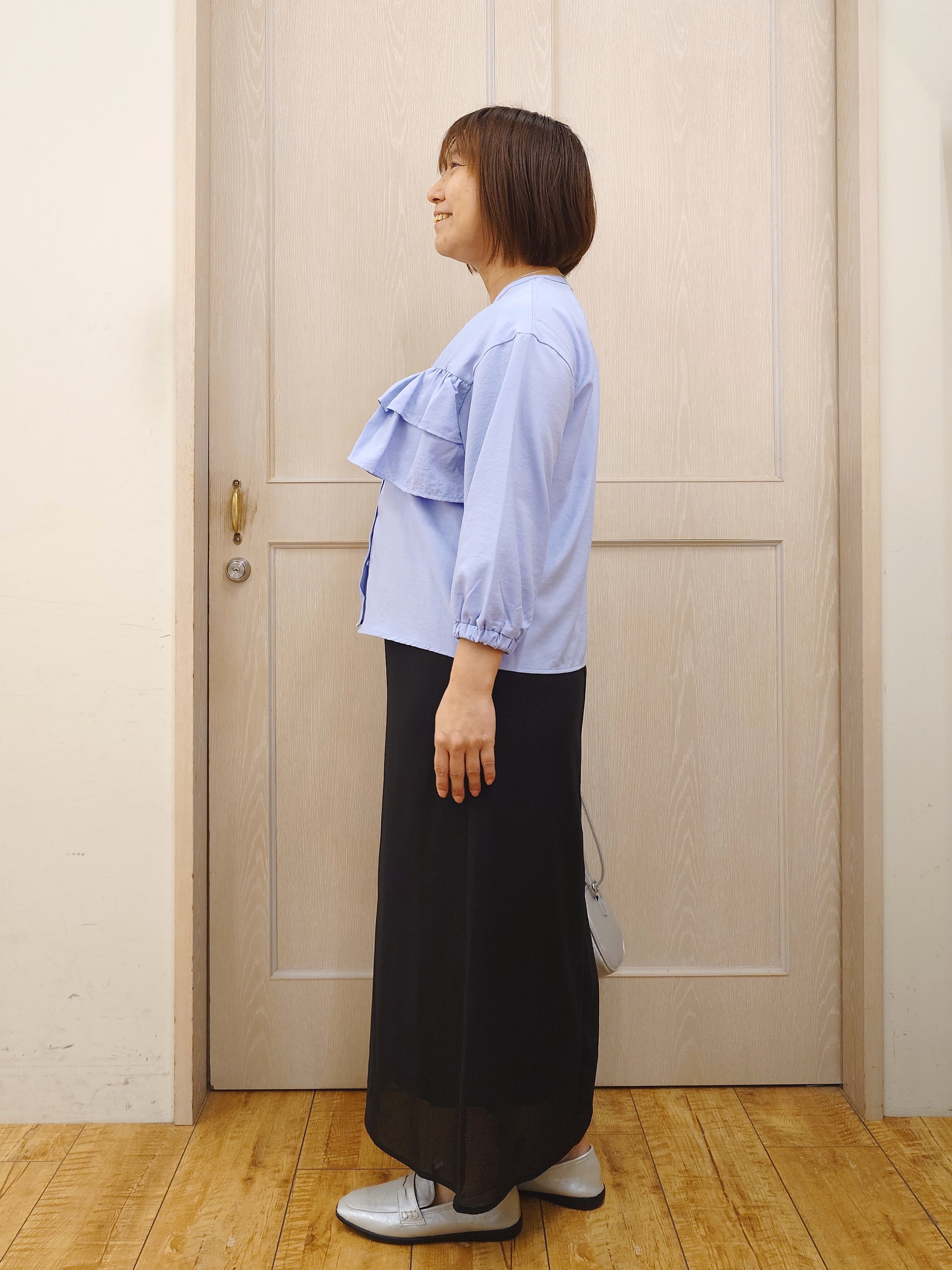 とろろさんの「SHOO･LA･RUE｜【S-LL/洗濯機可】1枚で華やか ティアードフリルブラウス」を使ったコーディネート