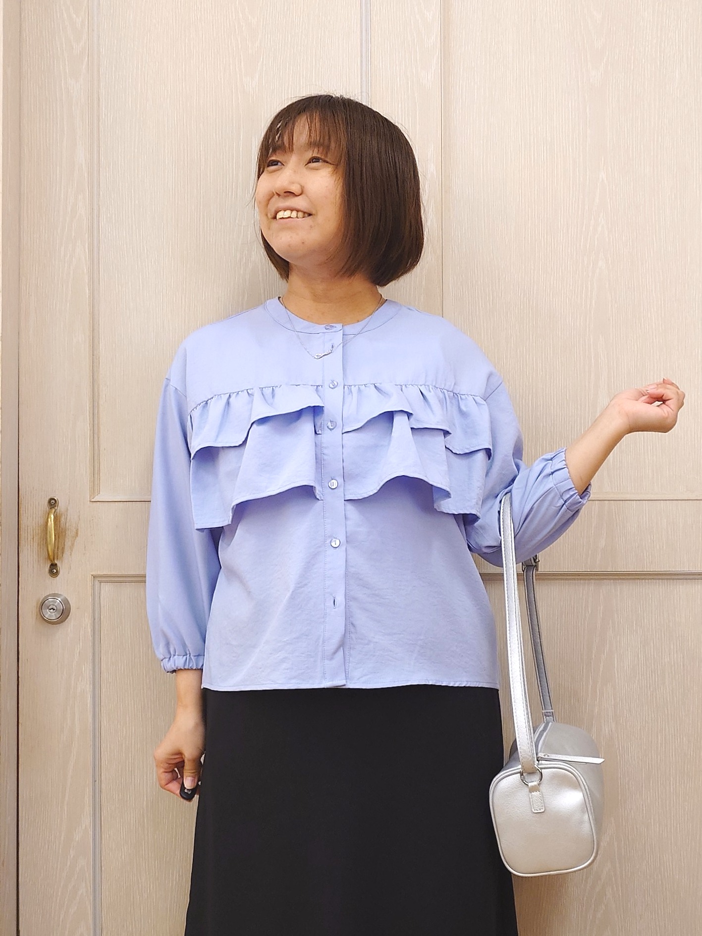 とろろさんの「SHOO･LA･RUE｜【S-LL/洗濯機可】1枚で華やか ティアードフリルブラウス」を使ったコーディネート